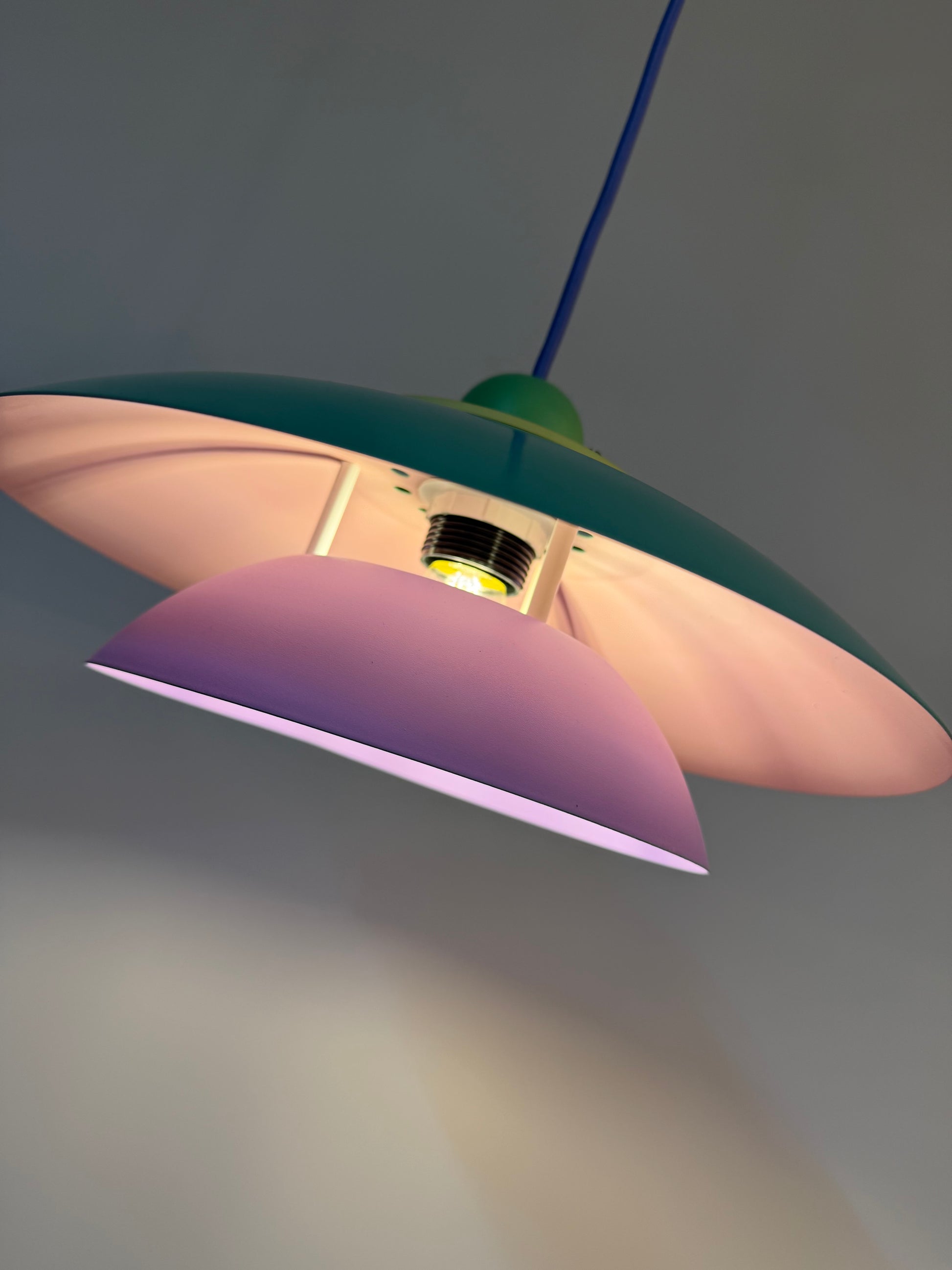 Lamellenlampe neu lackiert flieder türkis aus Dänemark
