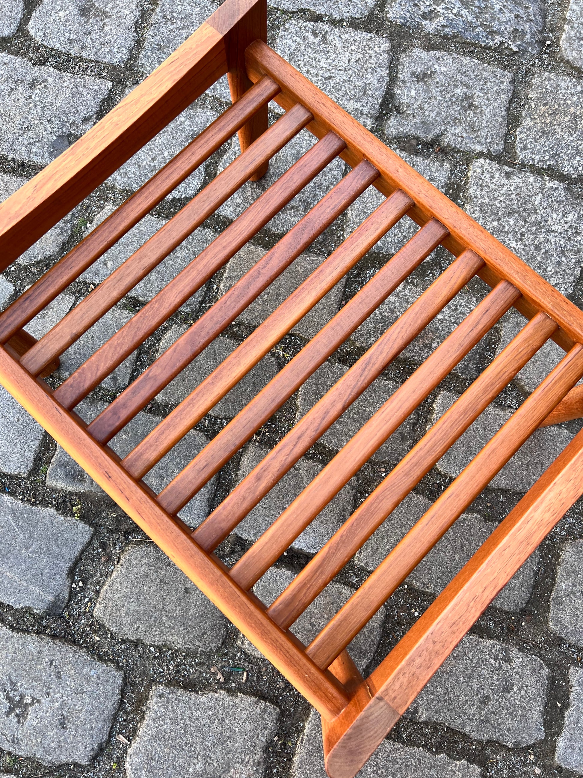 Hocker mit Lederkissen von Hans J. Wegner