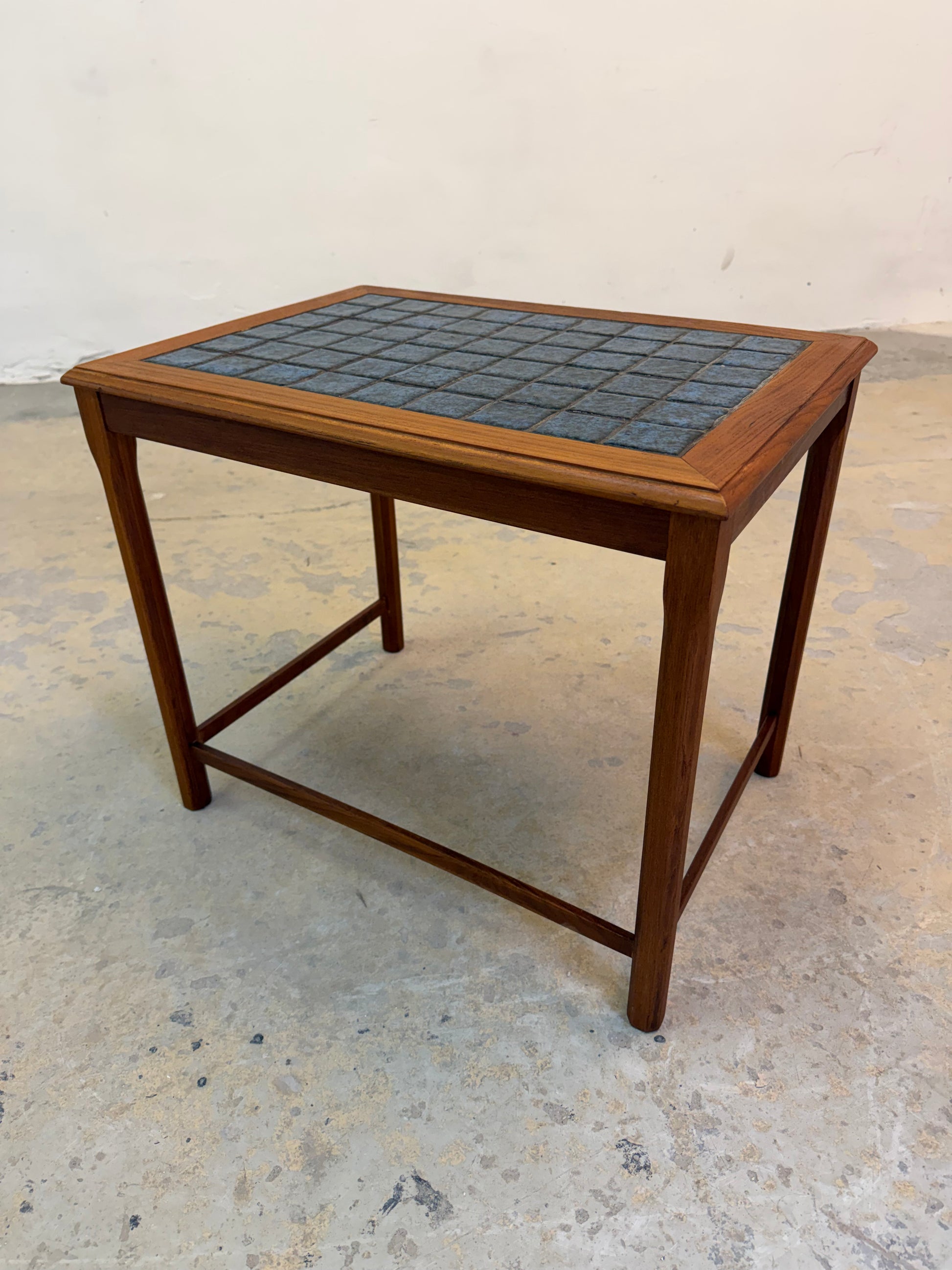 Beistelltisch Teak & blaue Fliesen aus Dänemark