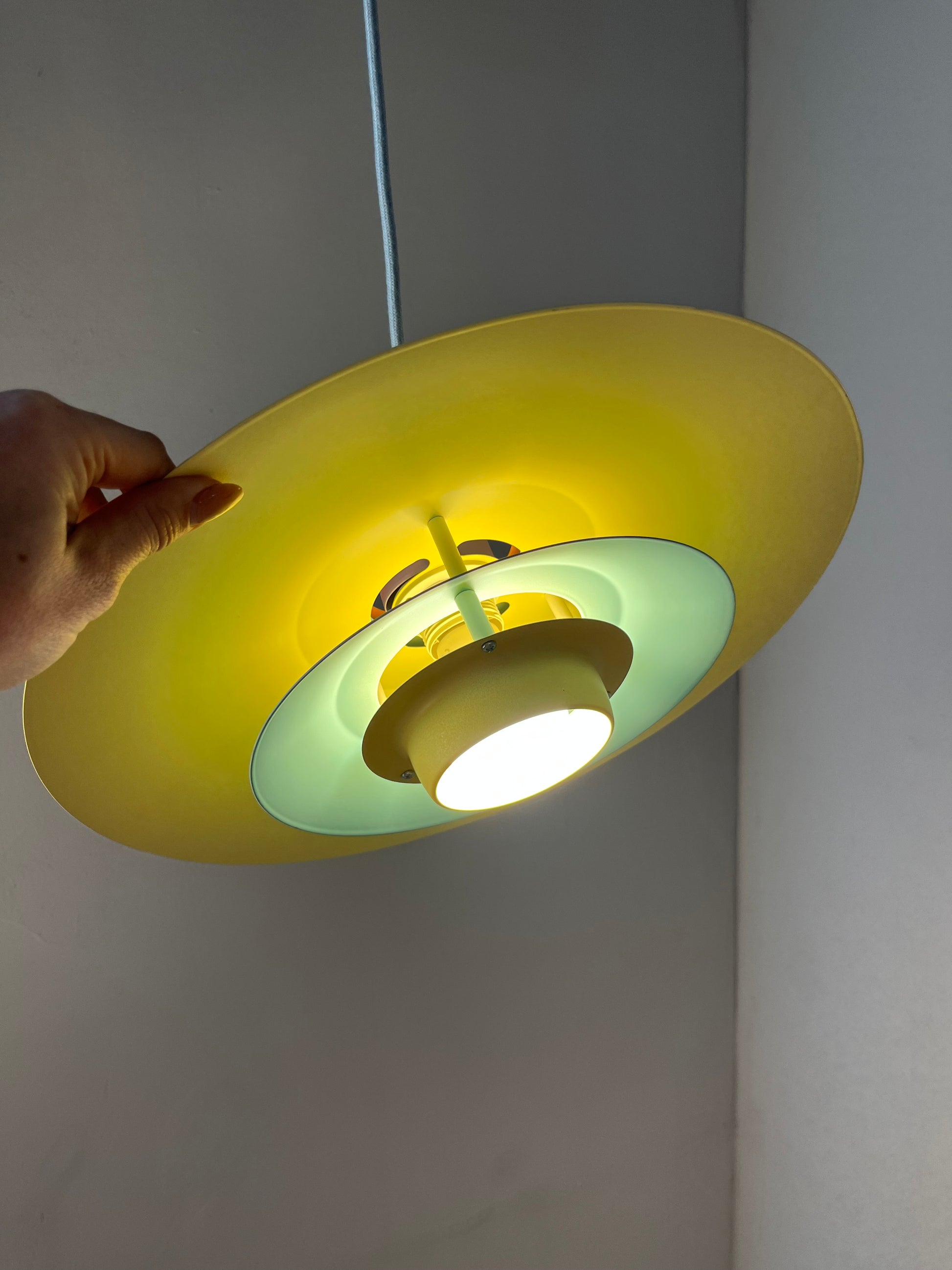Lamellenlampe neu lackiert flieder gelb mint aus Dänemark
