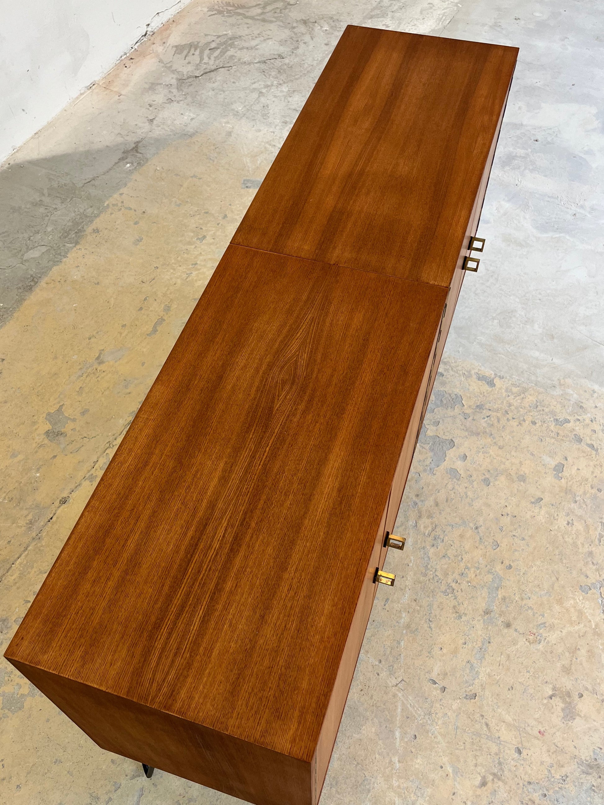 Sideboard Teak mit Flügeltüren & Messinggriffen