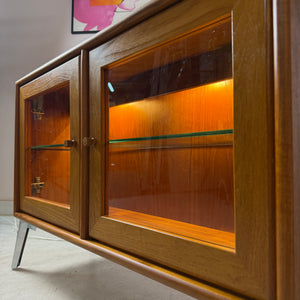 Kleine Vitrine mit Beleuchtung & neuen Chromfüßen von Dyrlund