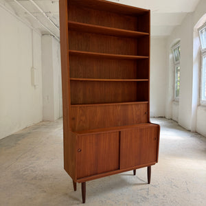 Bücherregal Teak mit Schiebetüren aus Dänemark