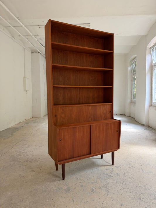 Bücherregal Teak mit Schiebetüren aus Dänemark