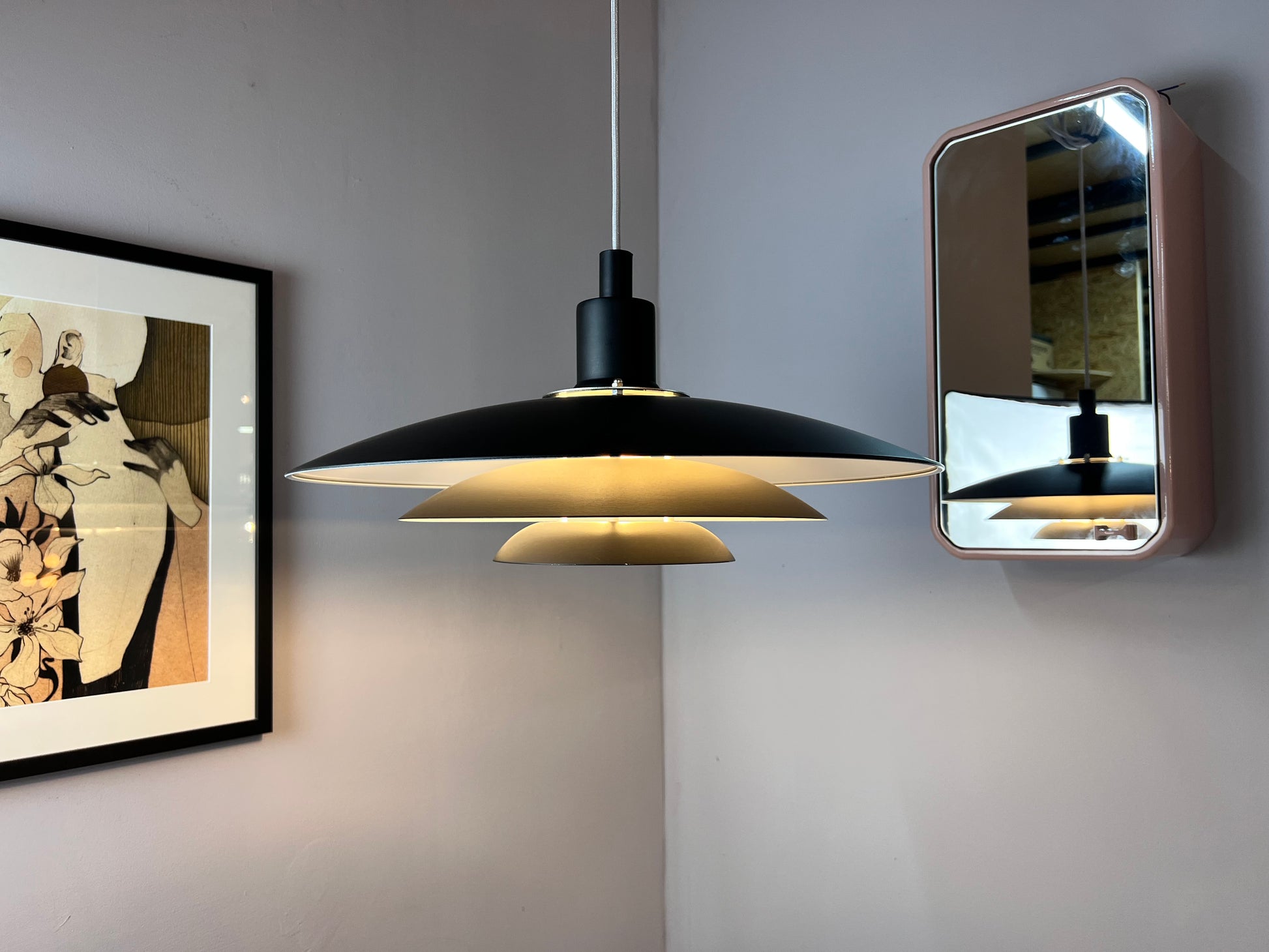 Lamellenlampe schwarz weiß aus Dänemark