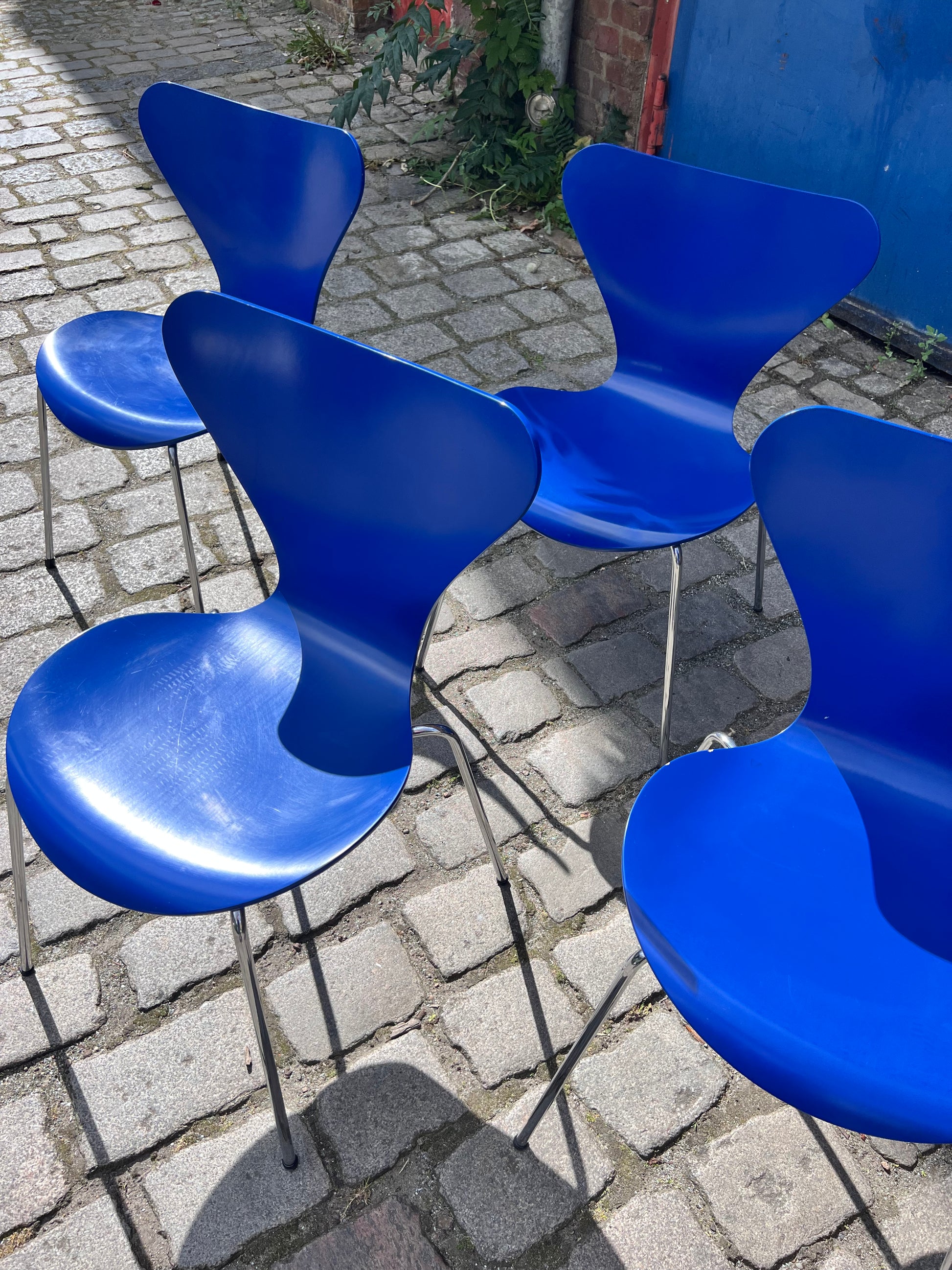 Set: 4x Stuhl Serie 7 Königsblau lackiert von Arne Jacobsen für Fritz Hansen