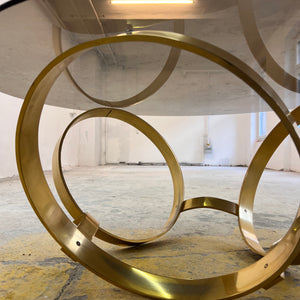 Runder Hesterberg Couchtisch mit Kreisgestell Messing Rauchglas