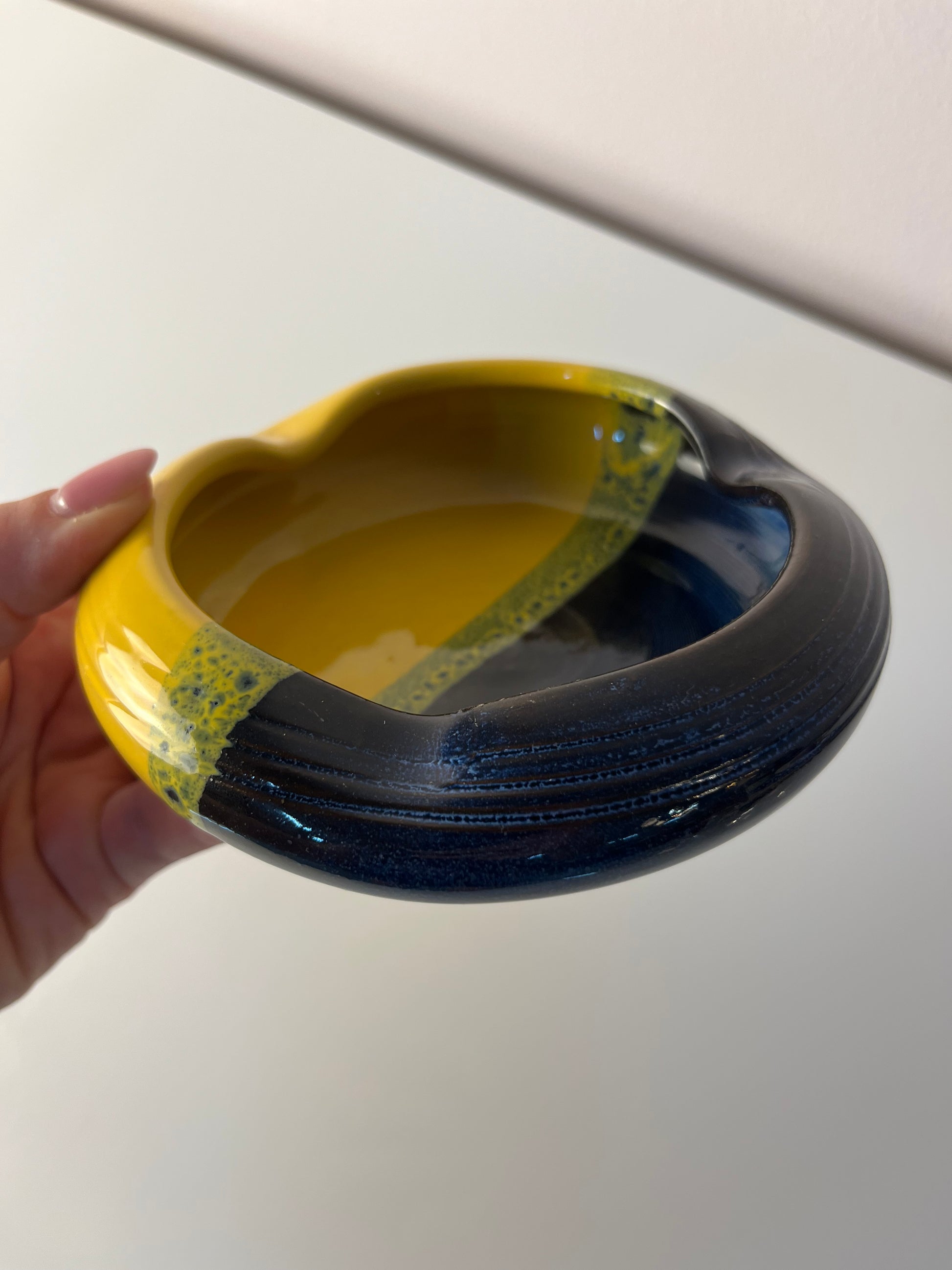 Aschenbecher gelb blau aus Dänemark