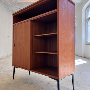 Schrank Teak mit Schiebetüren aus Dänemark