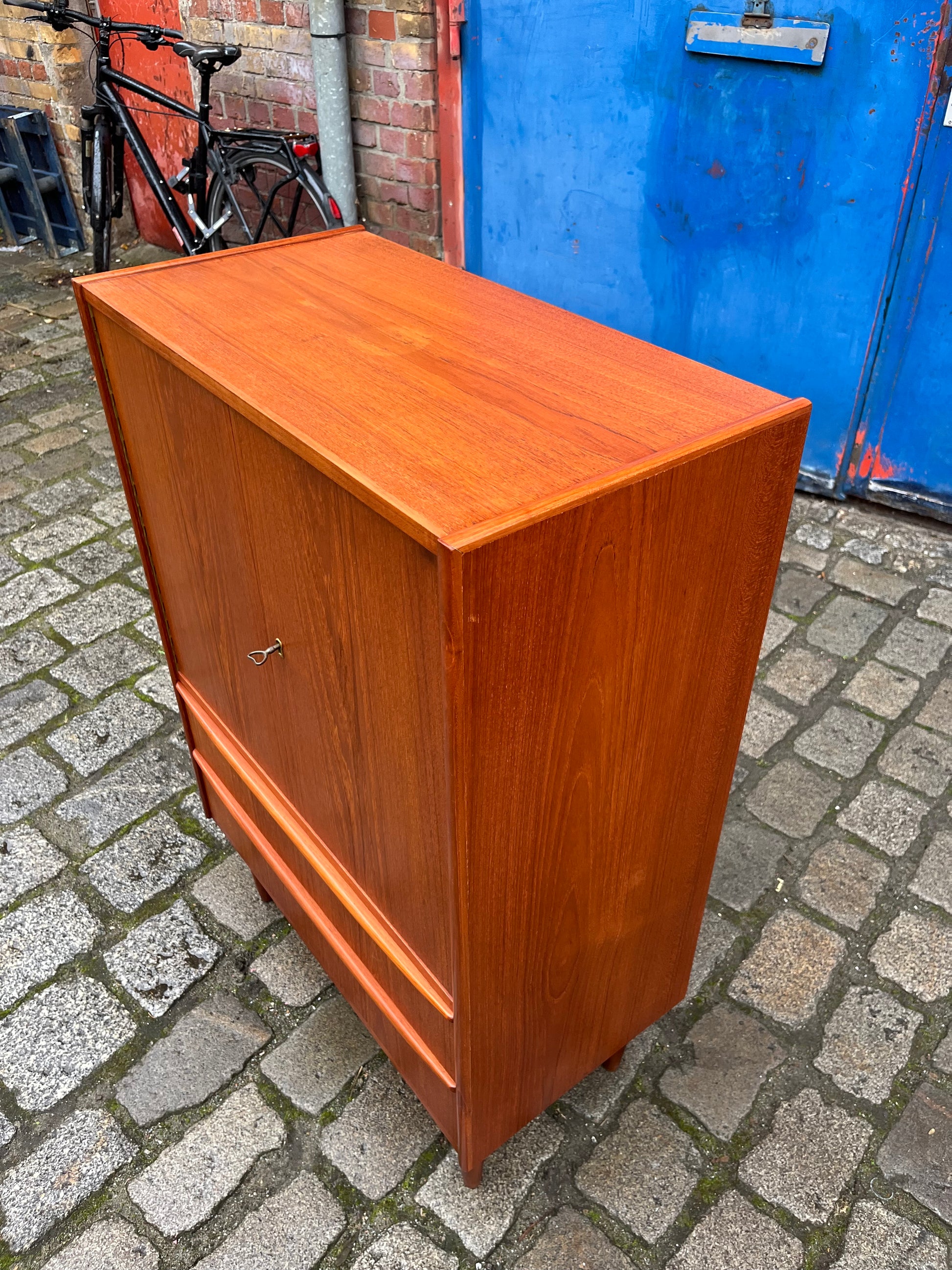 Kommodenschrank Teak mit Schloss aus Dänemark