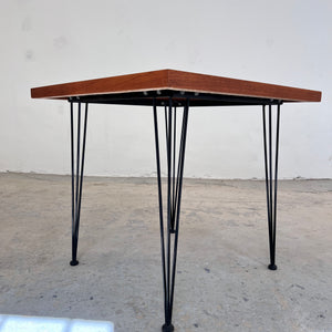 Quadratischer Esstisch Teak mit original Hairpinlegs