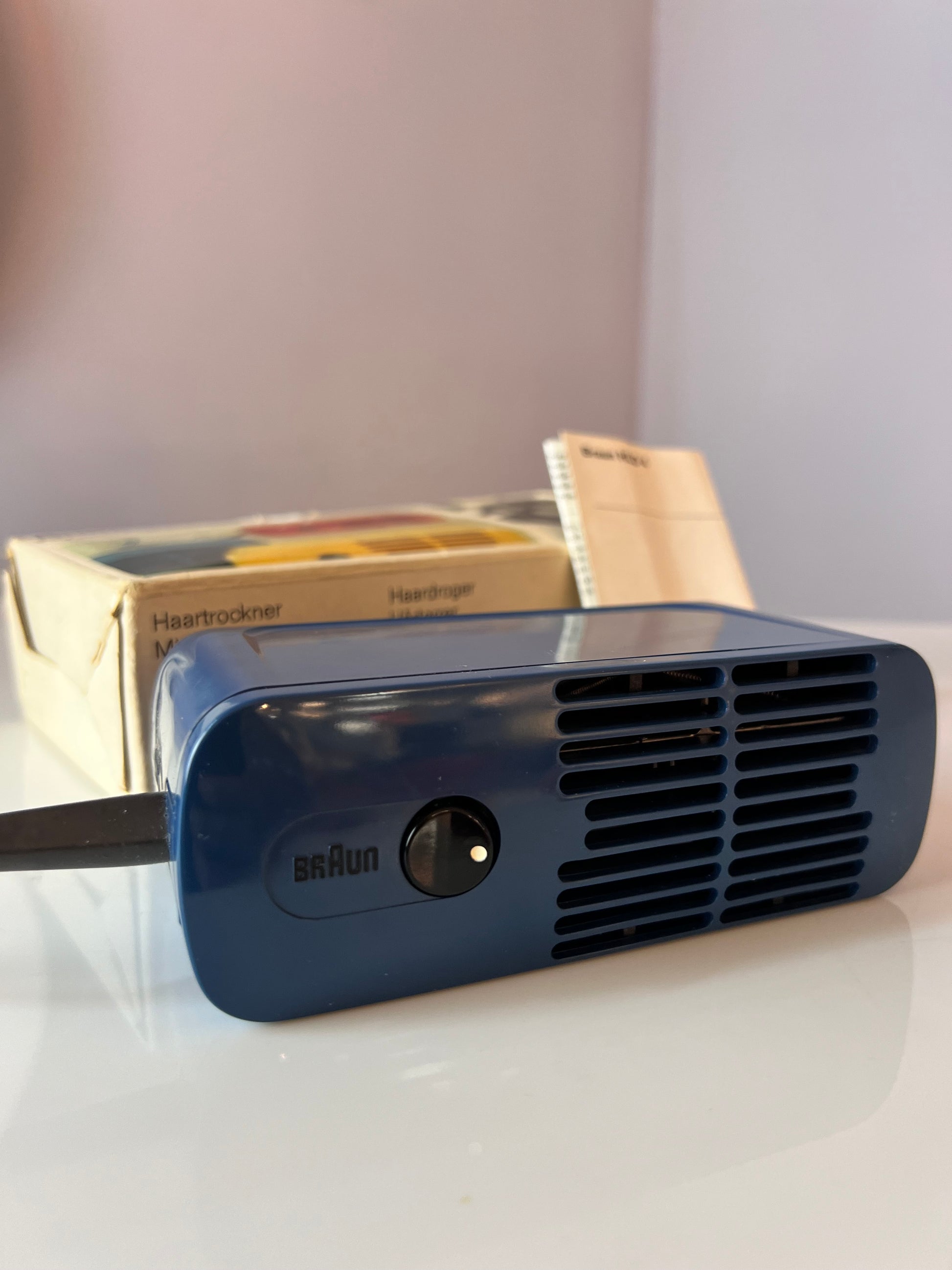 Reisefön HLD 4 blau von Dieter Rams für BRAUN