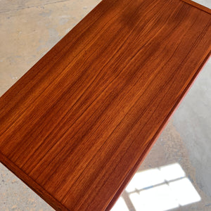 Kommode Teak mit geraden Griffen aus Dänemark