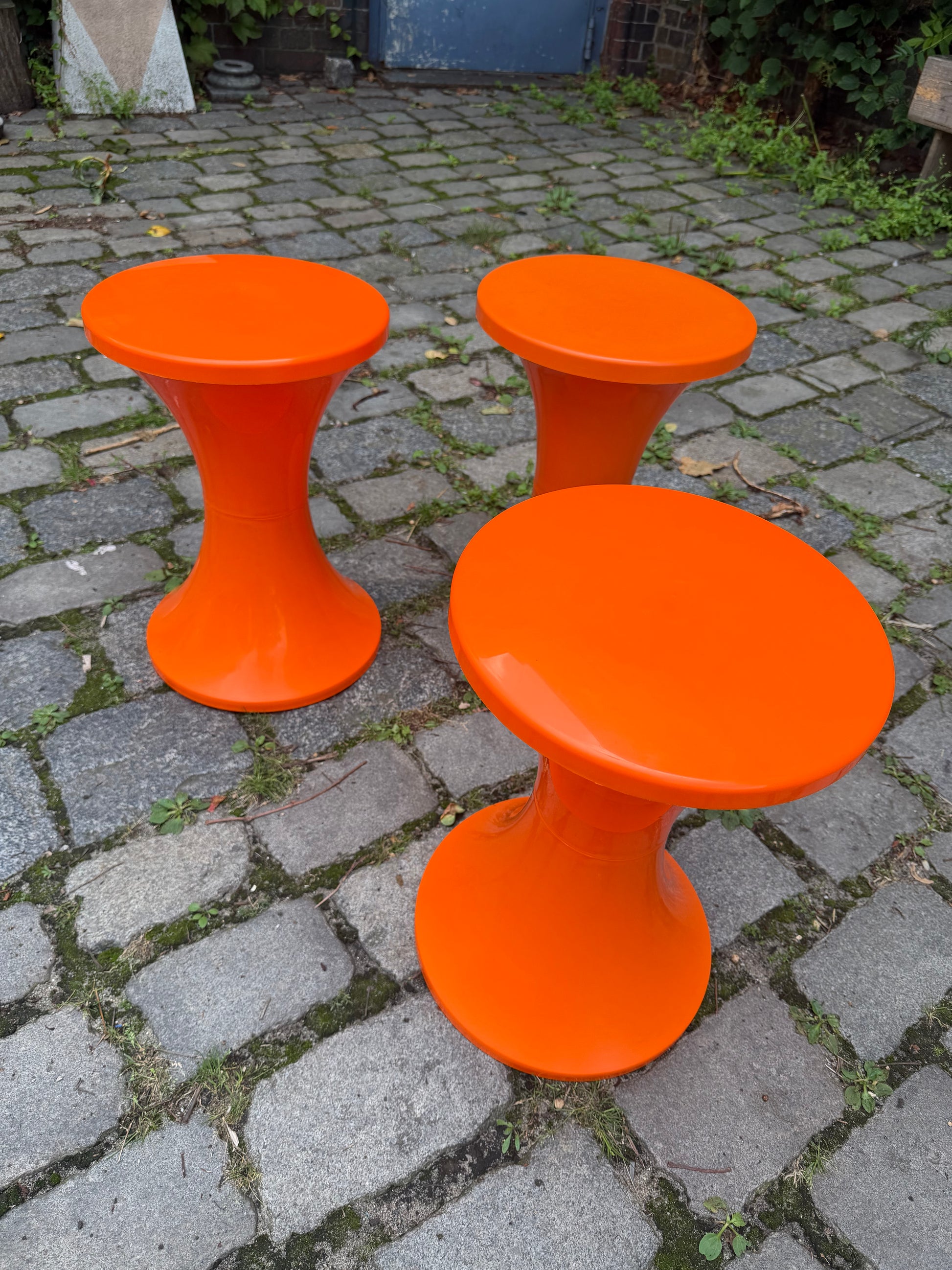 Hocker Tam Tam orange von von Henri Massonnet