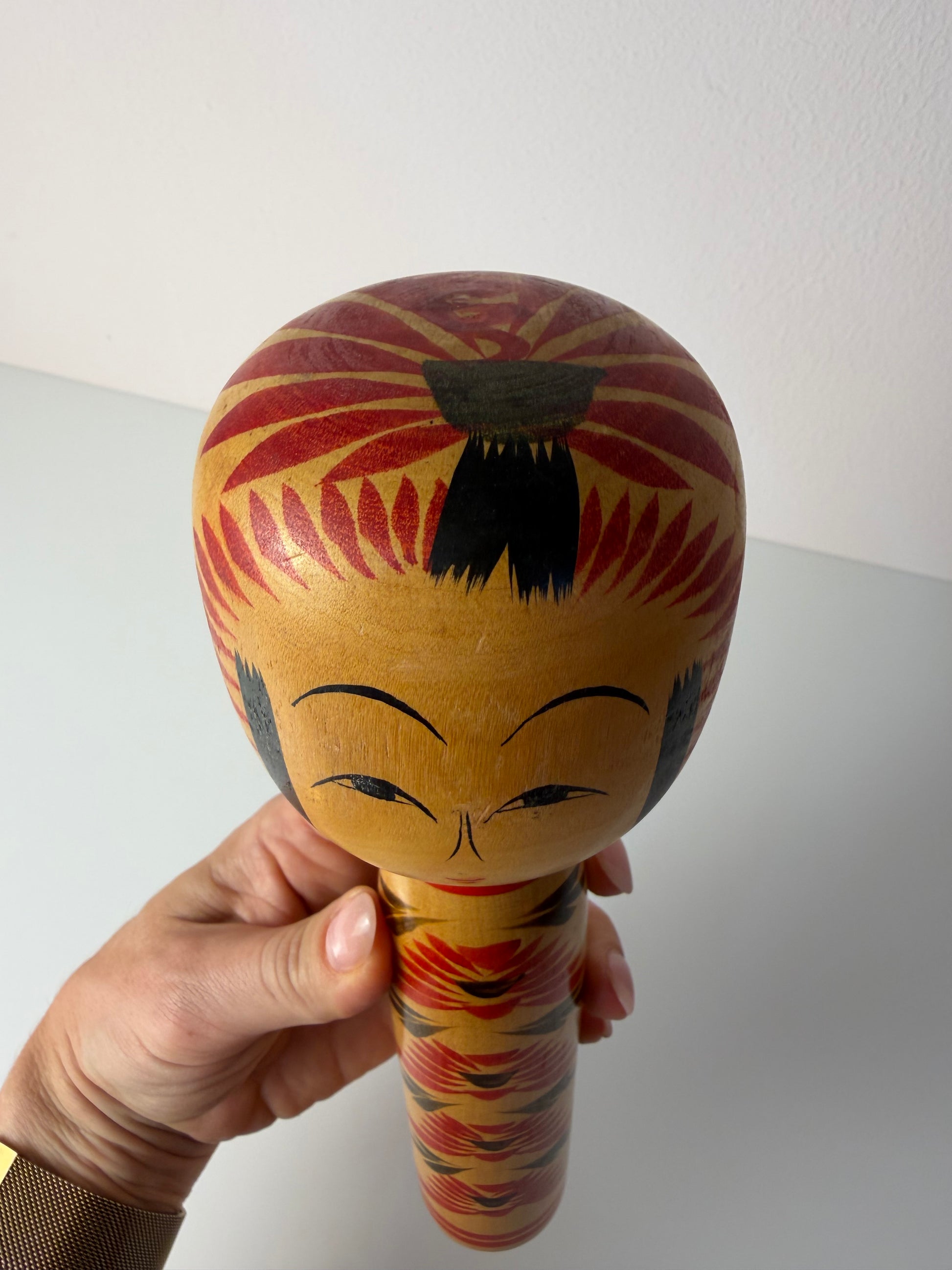 Japanische Kokeshi Holzfigur handbemalt