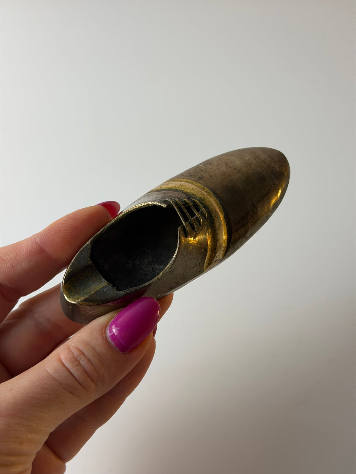 Hand-Aschenbecher Schuh Messing