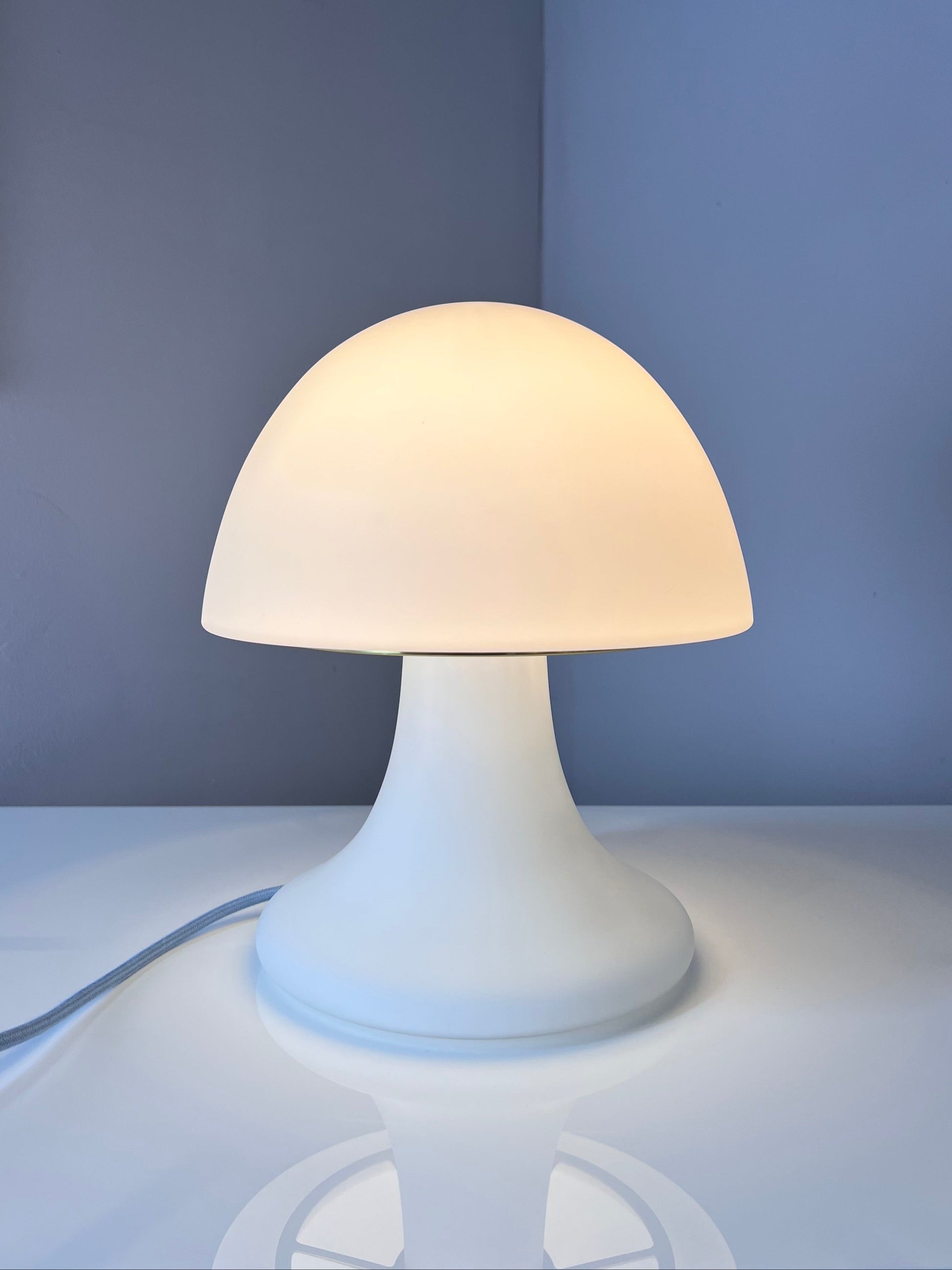Mushroom Tischlampe weiß von Glashütte Limburg