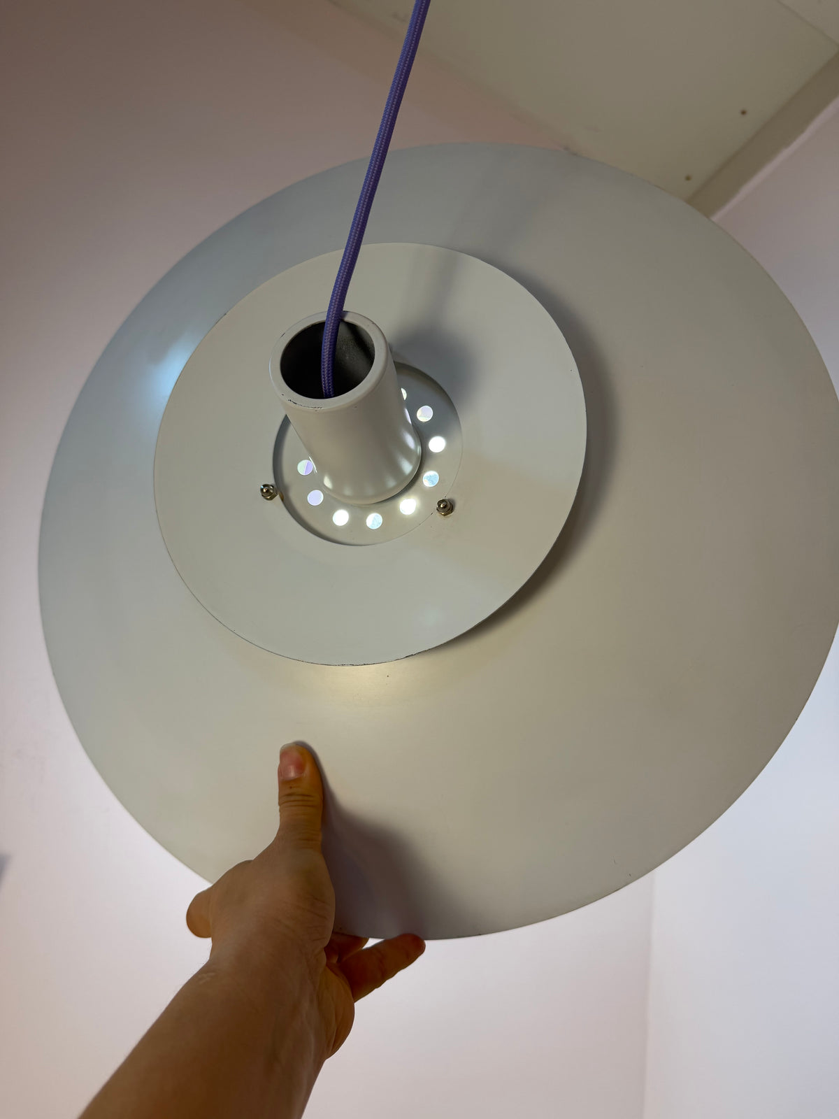 Lamellenlampe weiß lila von Formlight