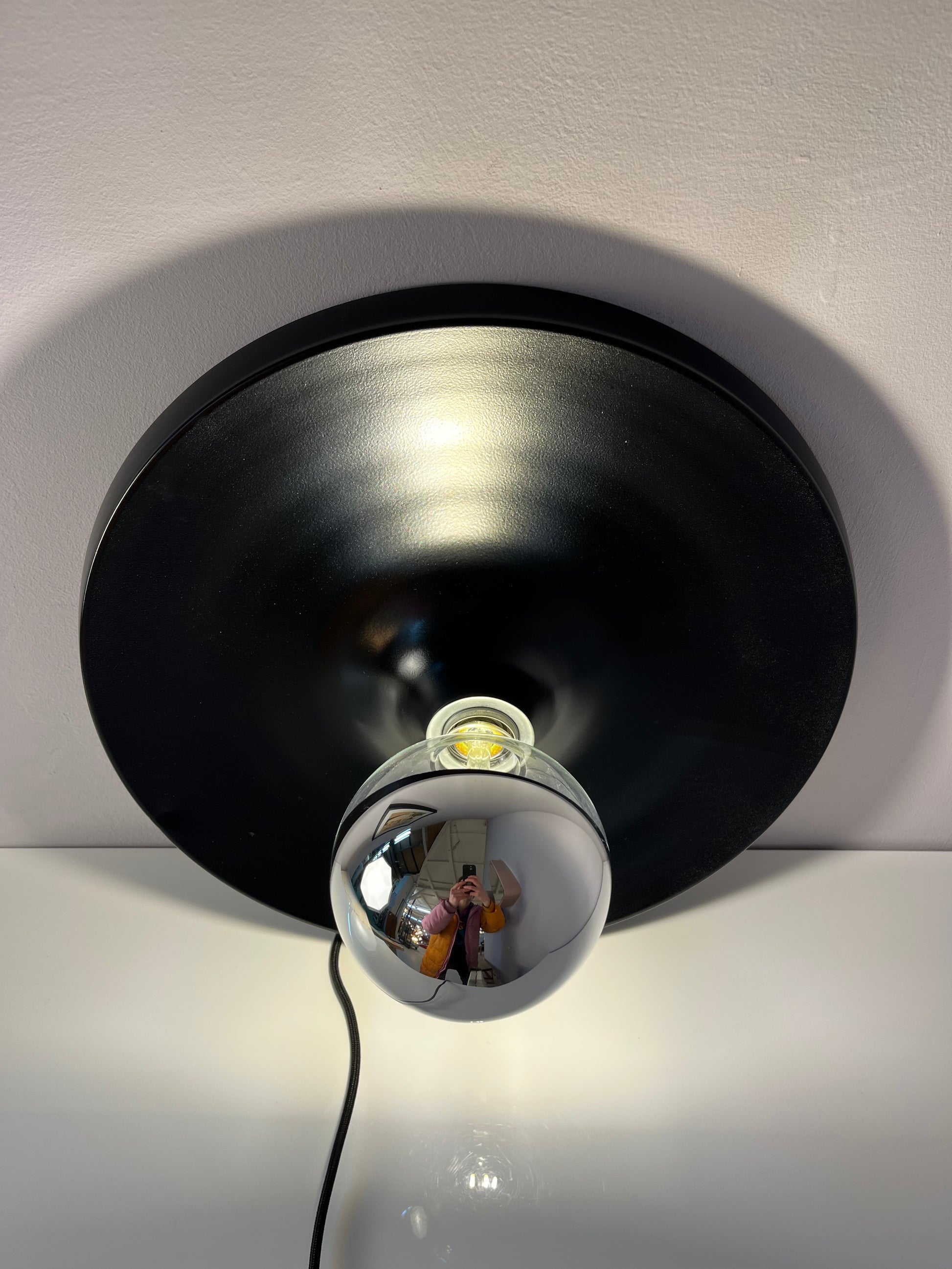 Wandlampe Diskus schwarz neu lackiert
