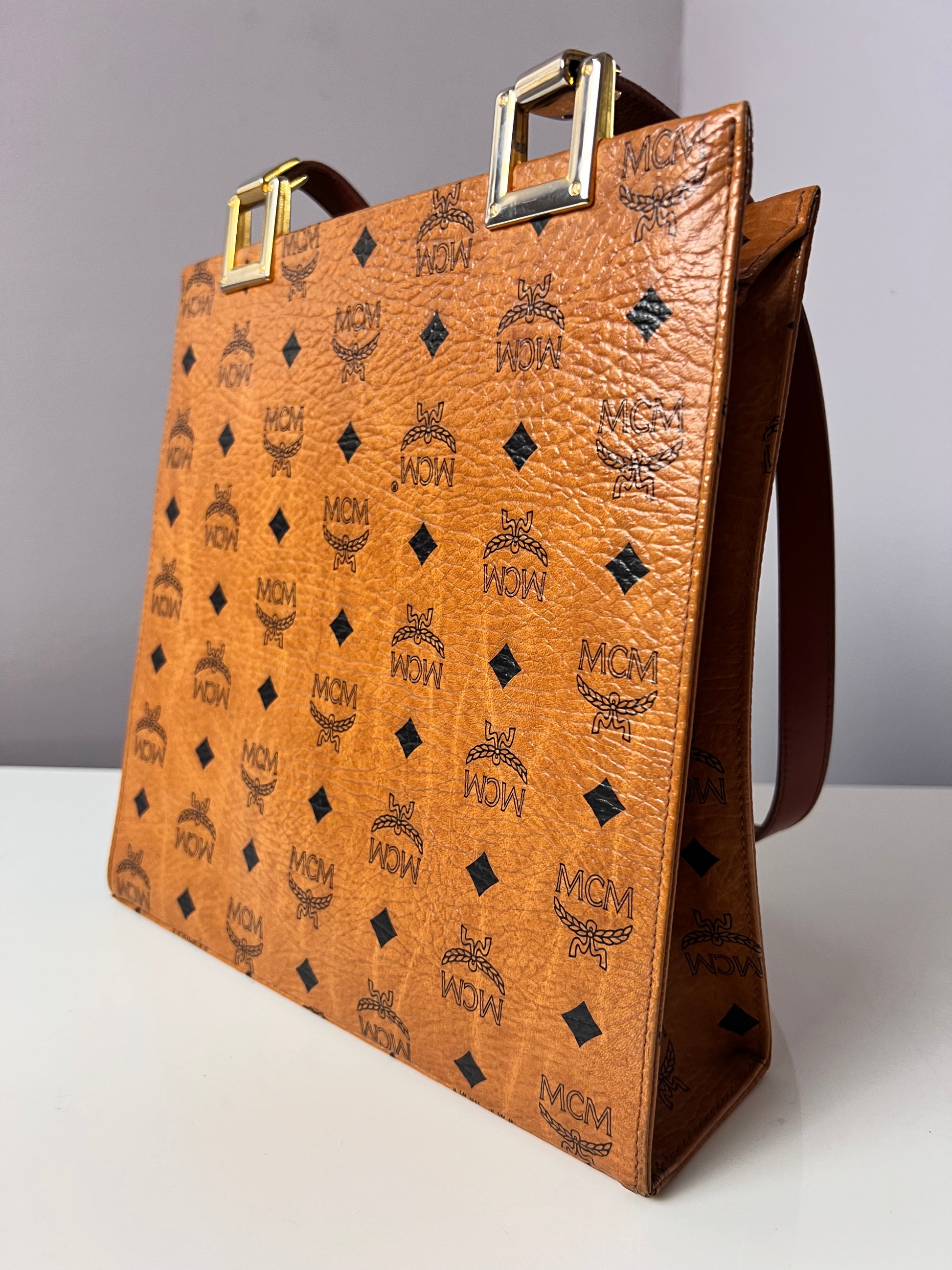Vintage Designerhandtasche MCM Modell 02031