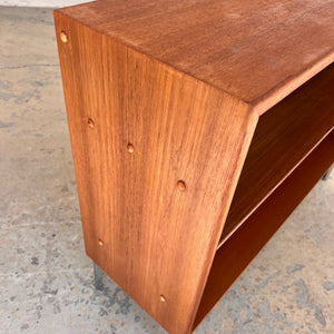 Regal Teak mit neuen Chromfüßen von Søborg Møbelfabrik