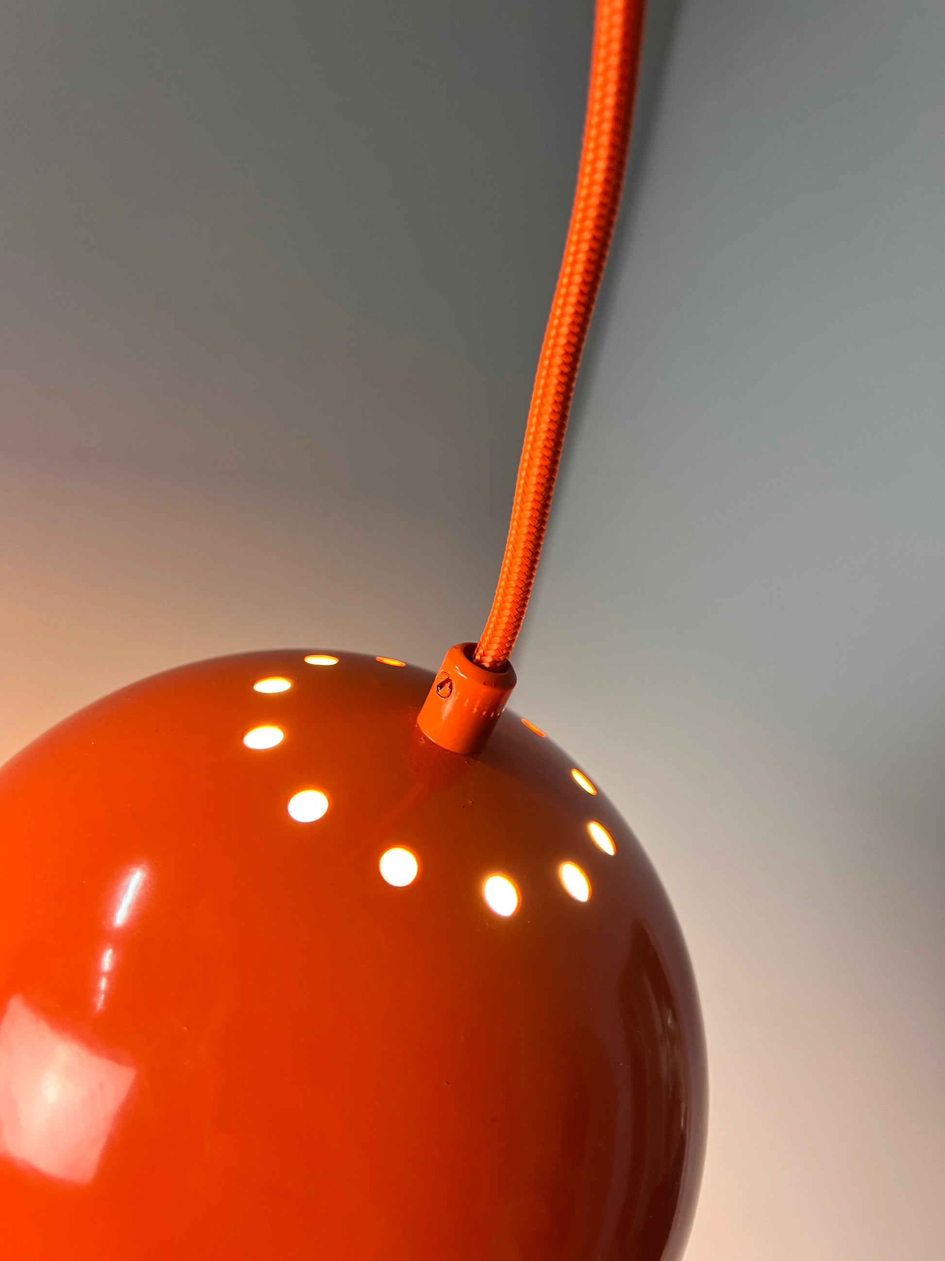 Kugellampe neu lackiert orange aus Dänemark