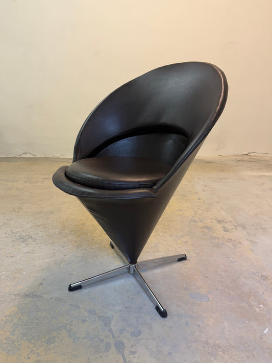 Cone Chair braunes Kunstleder von Verner Panton
