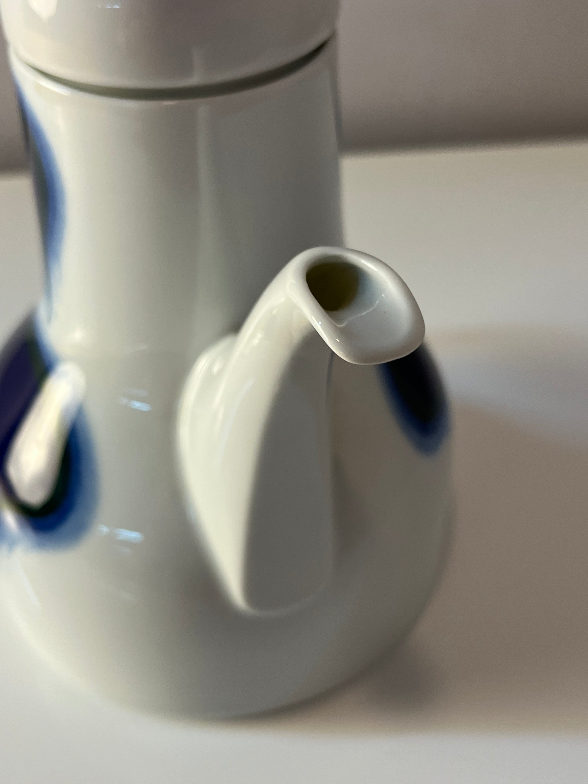 Kaffeekanne klein Form F Pop Art blau weiß von Fürstenberg