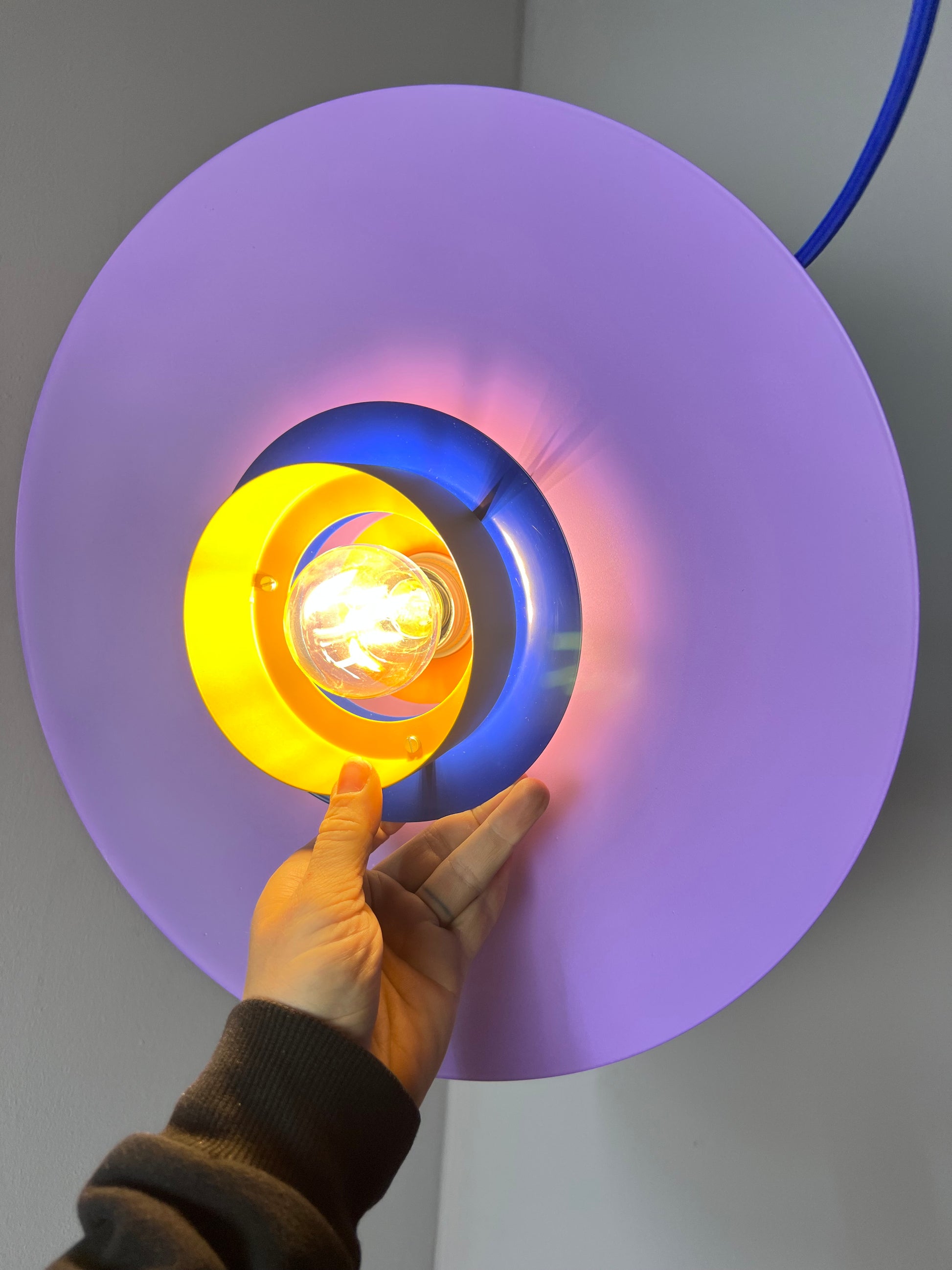 Lamellenlampe neu lackiert lila ocker