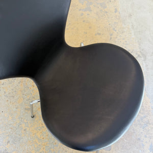 Polsterstuhl Serie 7 schwarz Echtleder von Arne Jacobsen für Fritz Hansen