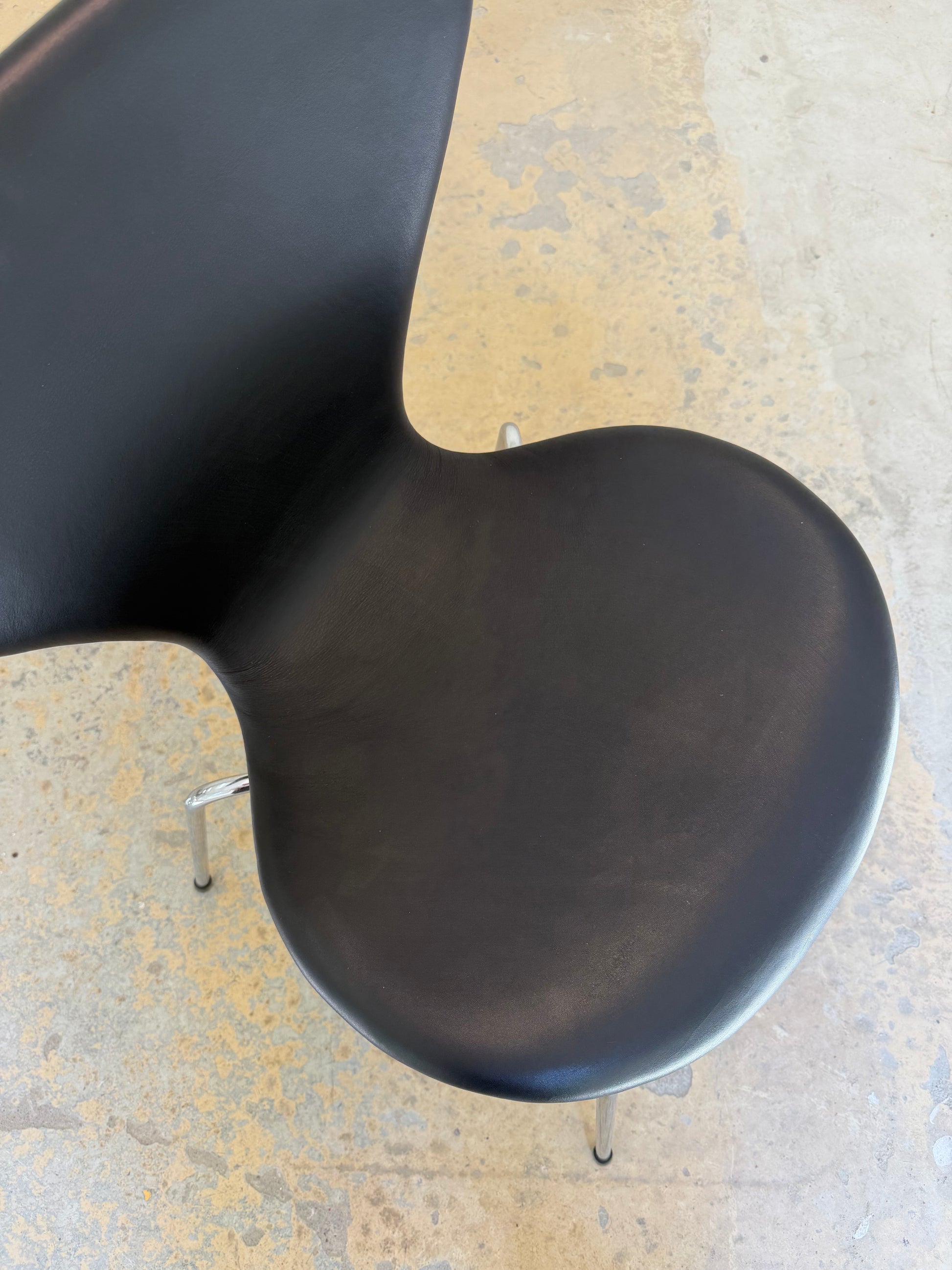 Polsterstuhl Serie 7 schwarz Echtleder von Arne Jacobsen für Fritz Hansen