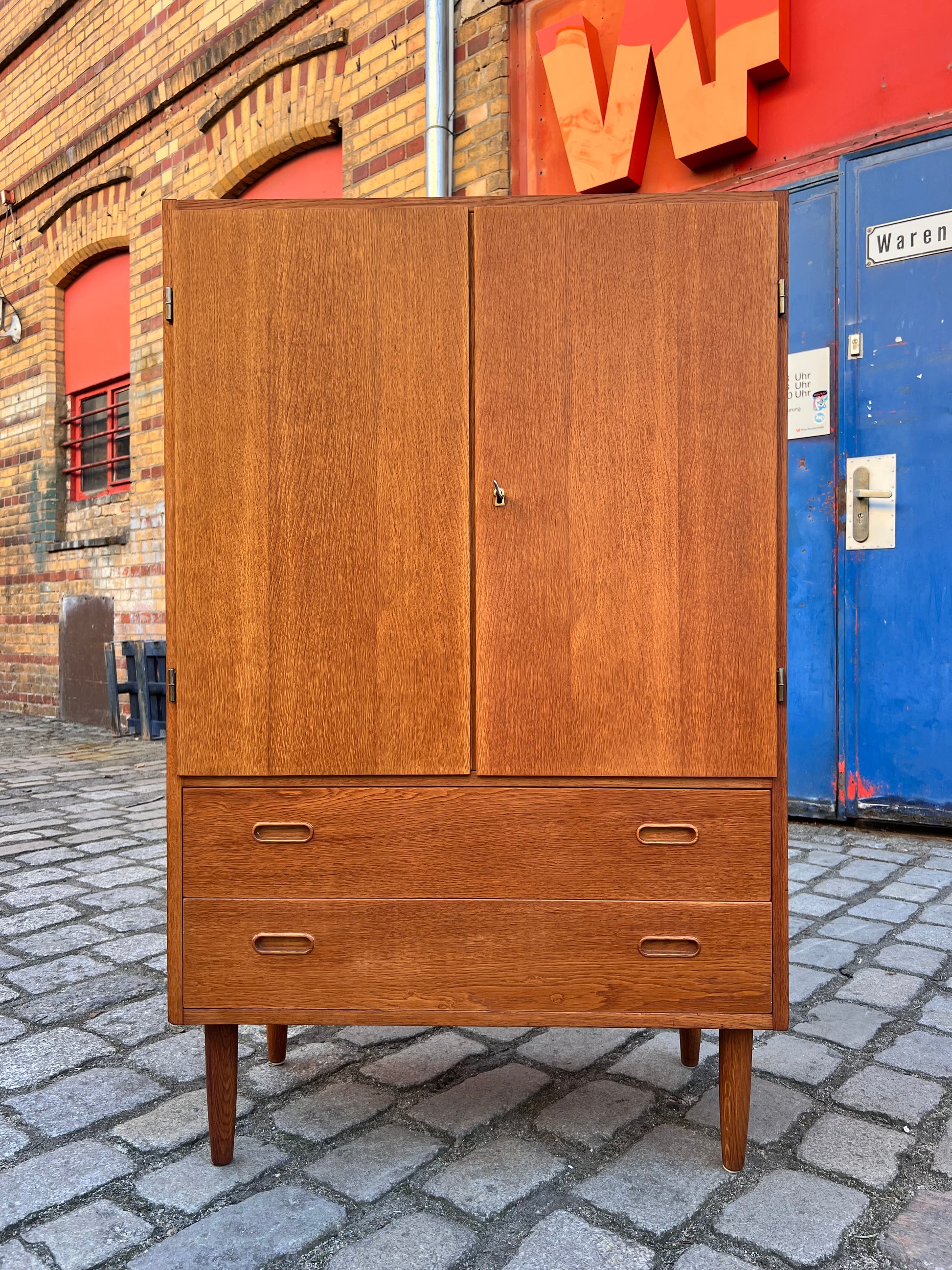 Schrank Eiche mit Türen und Schubladen aus Dänemark