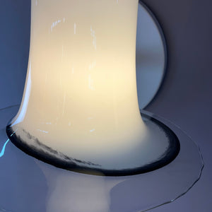 Trompetenlampe schwarz weiß Glas von Peill & Putzler