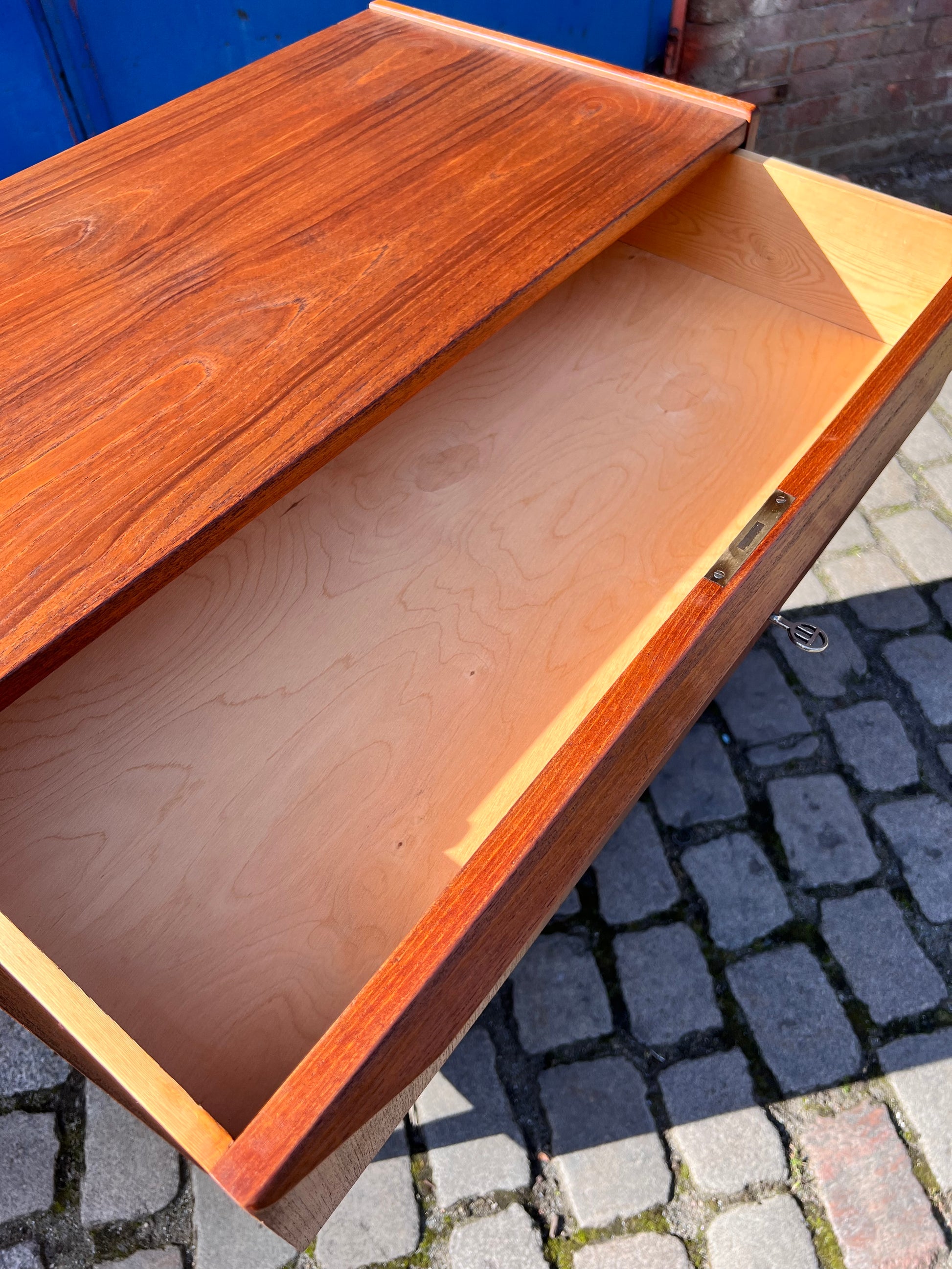 Kommode Teak mit Schloss aus Dänemark