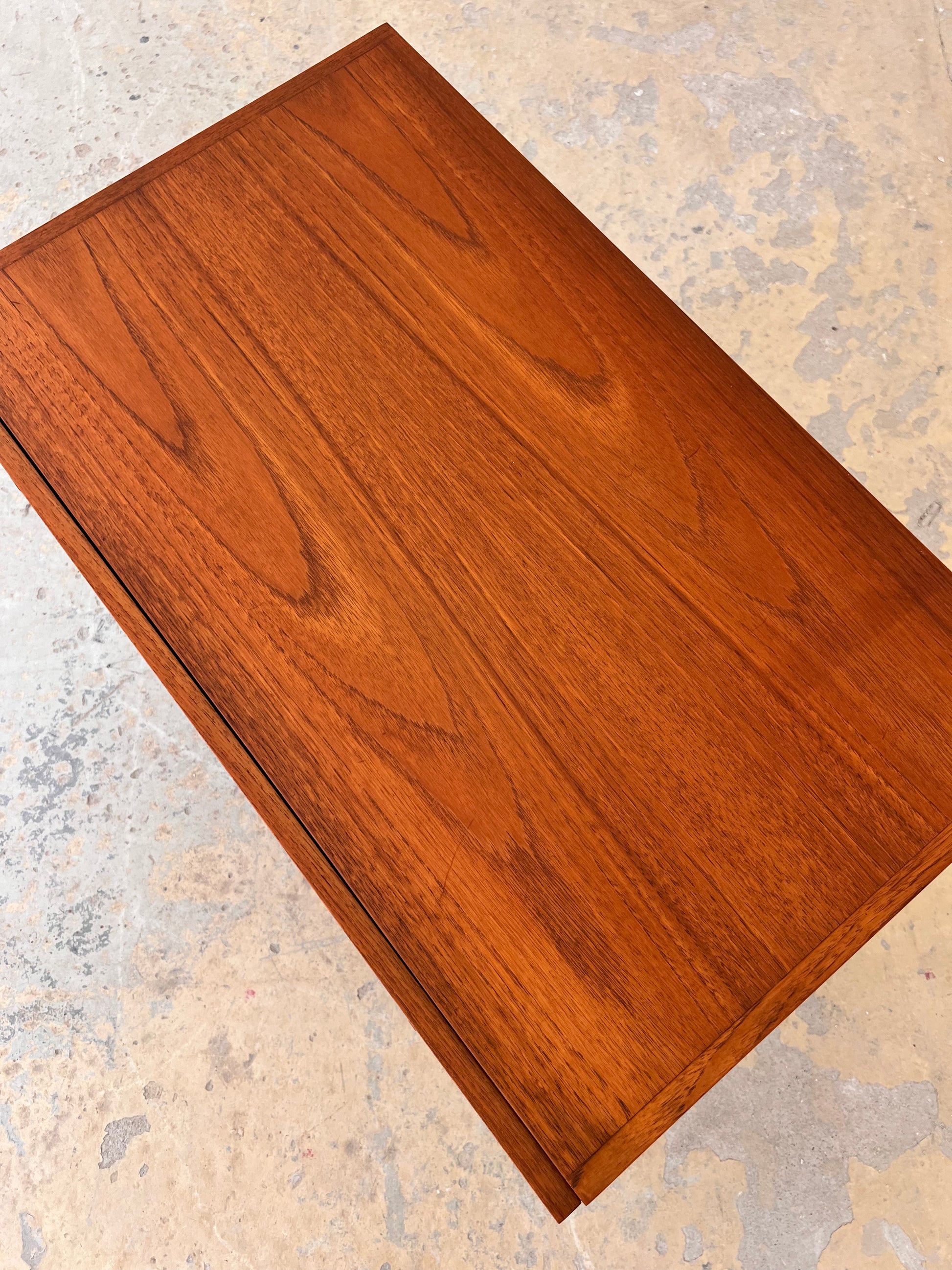 Kommode Teak mit neuen Chromfüßen von H. W. Klein für Bramin