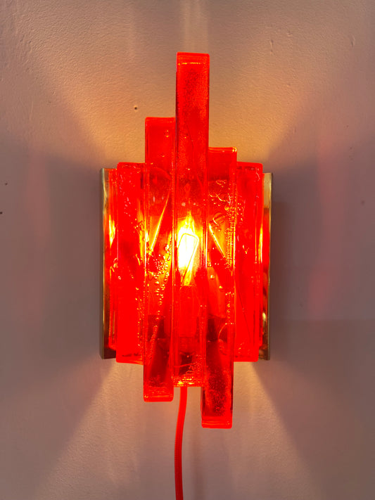 Wandlampe rot von Claus Bolby