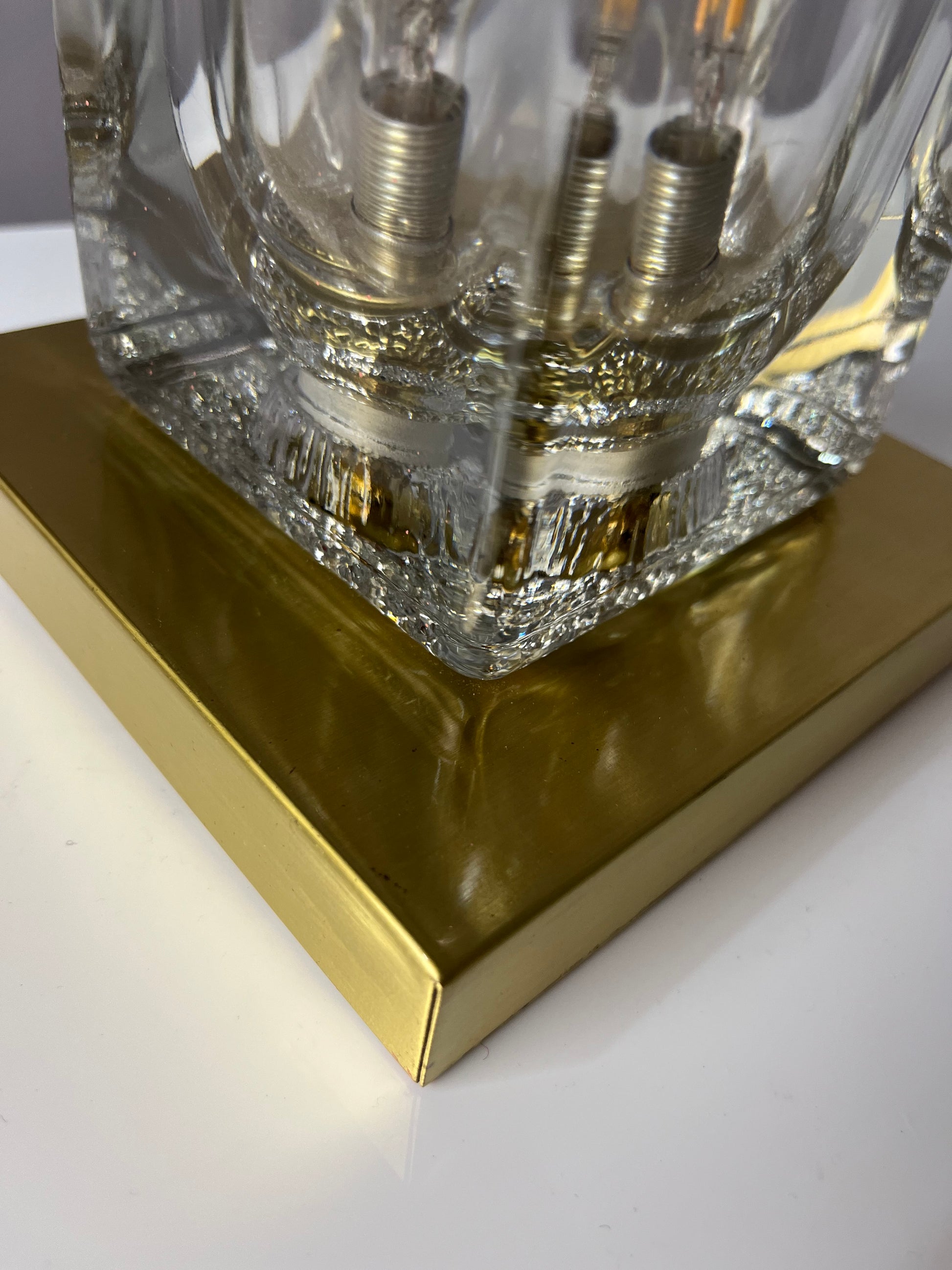 Wandlampe gold Glas mit Messingsockel von Peill & Putzler