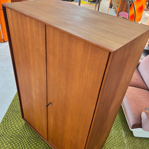 Großer Kleiderschrank Teak von Einrichtungshaus Steguweit & Sohn