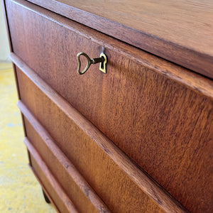 Kommode Teak mit Schloss aus Dänemark
