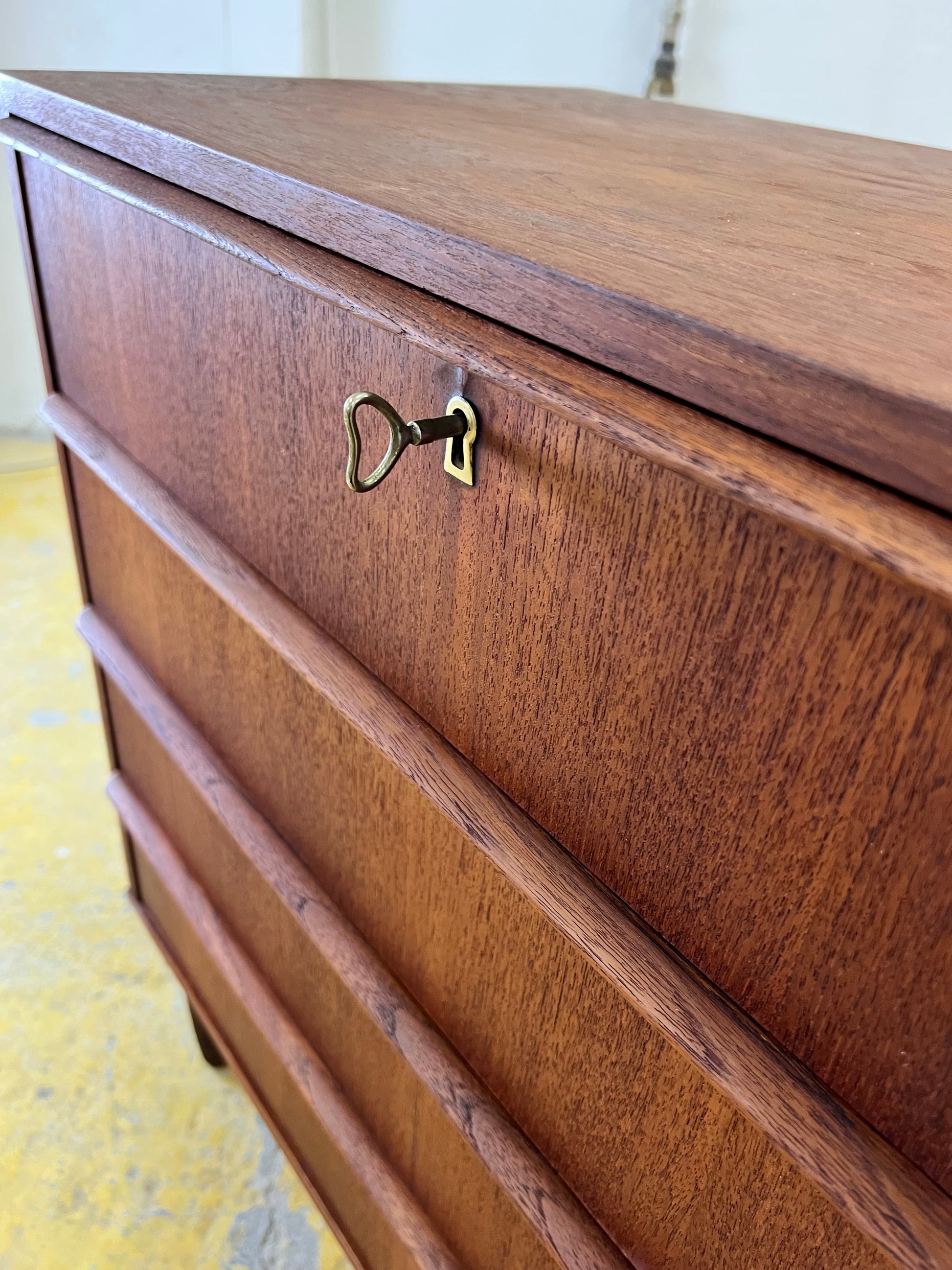 Kommode Teak mit Schloss aus Dänemark