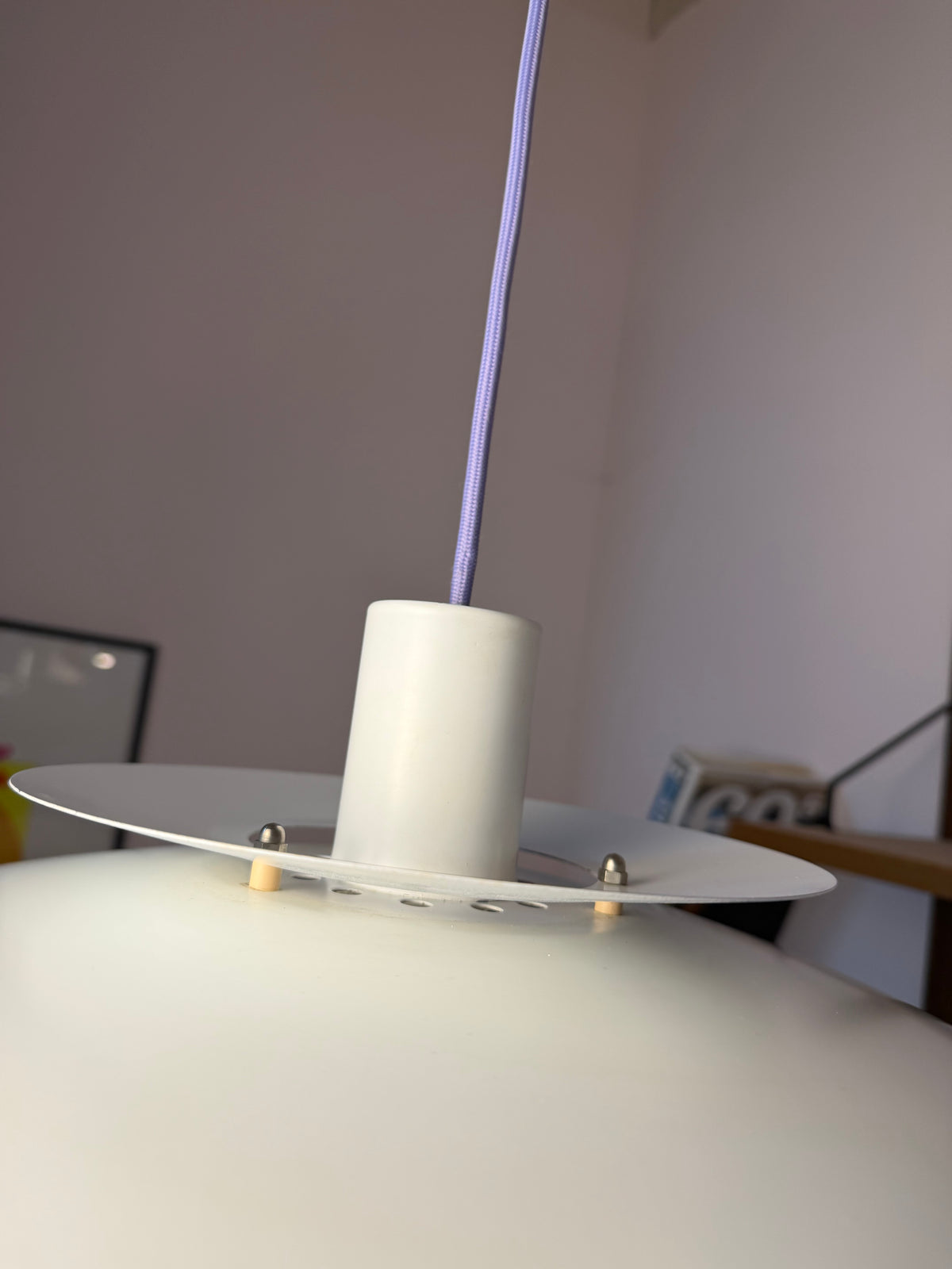 Lamellenlampe weiß lila von Formlight