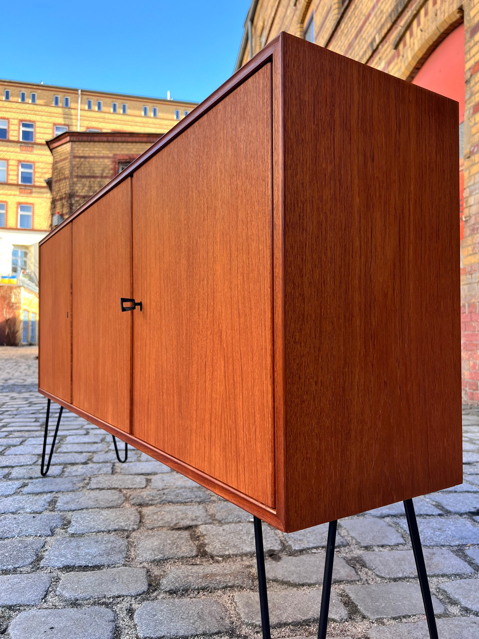 Sideboard Teak auf Hairpinlegs von rt Möbel