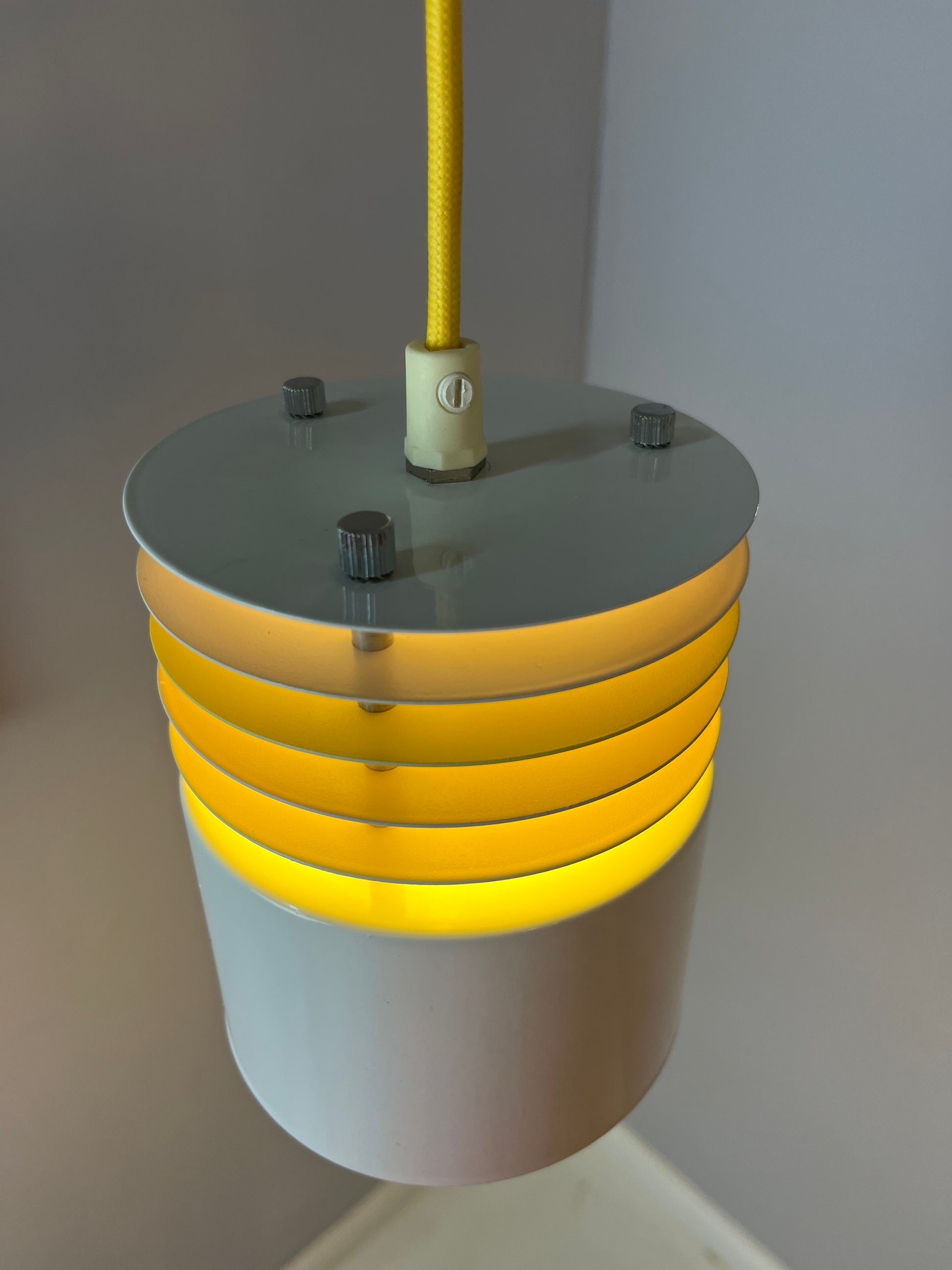 Hängelampe neu lackiert weiß gelb