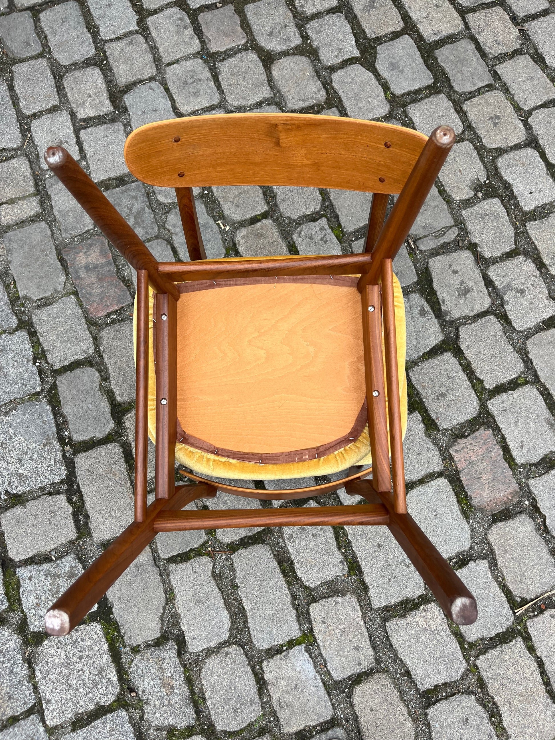 Polsterstuhl gelb Samt Teak