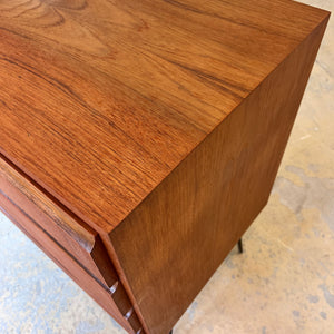 Kommode Teak auf Hairpinlegs von IDEE Möbel