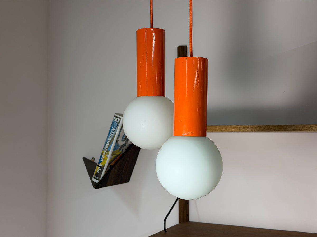 Set: 2x Hängelampe orange mit Opalglas Globus