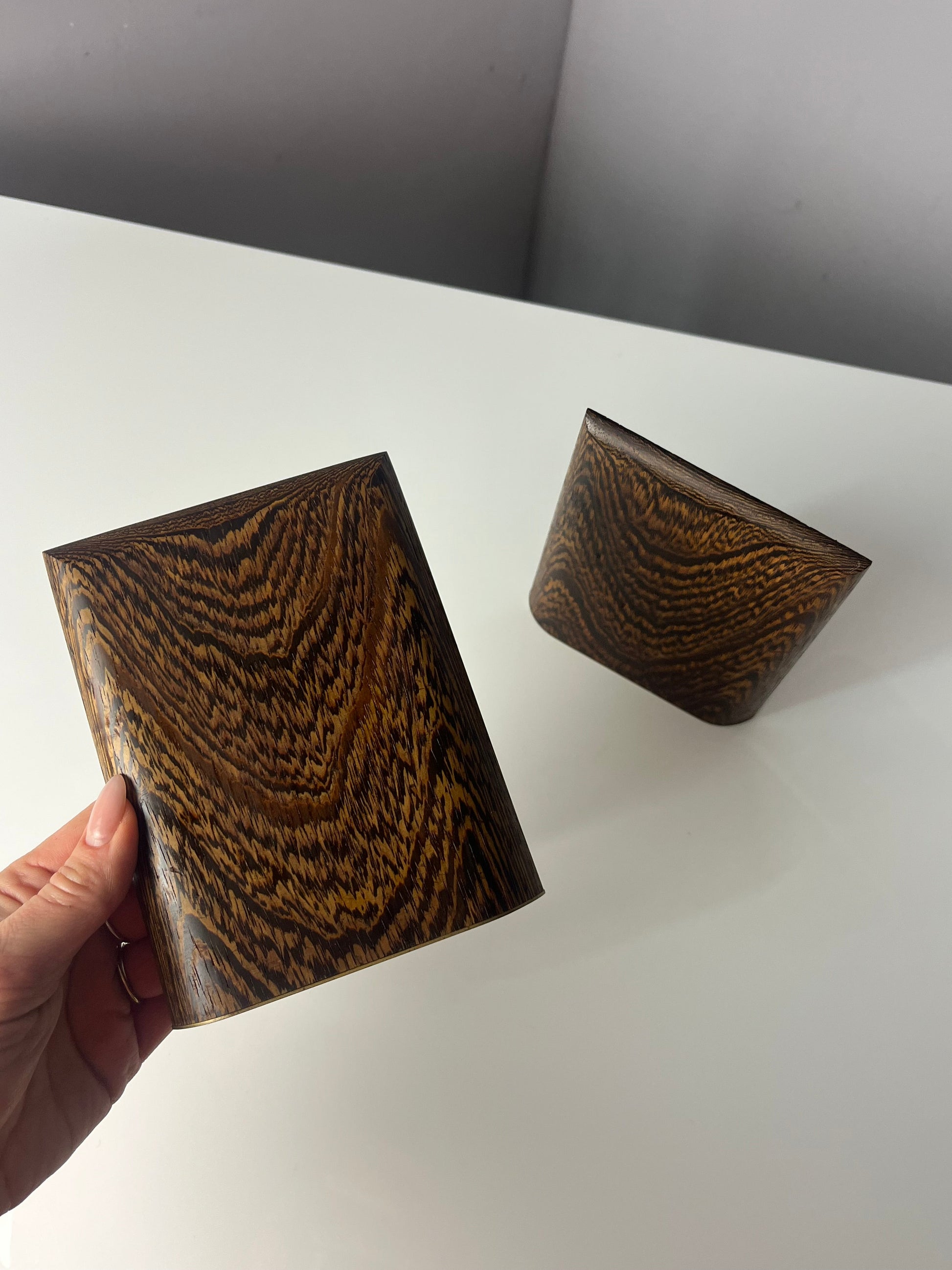 Set: 2x eckige Buchstütze Palisander