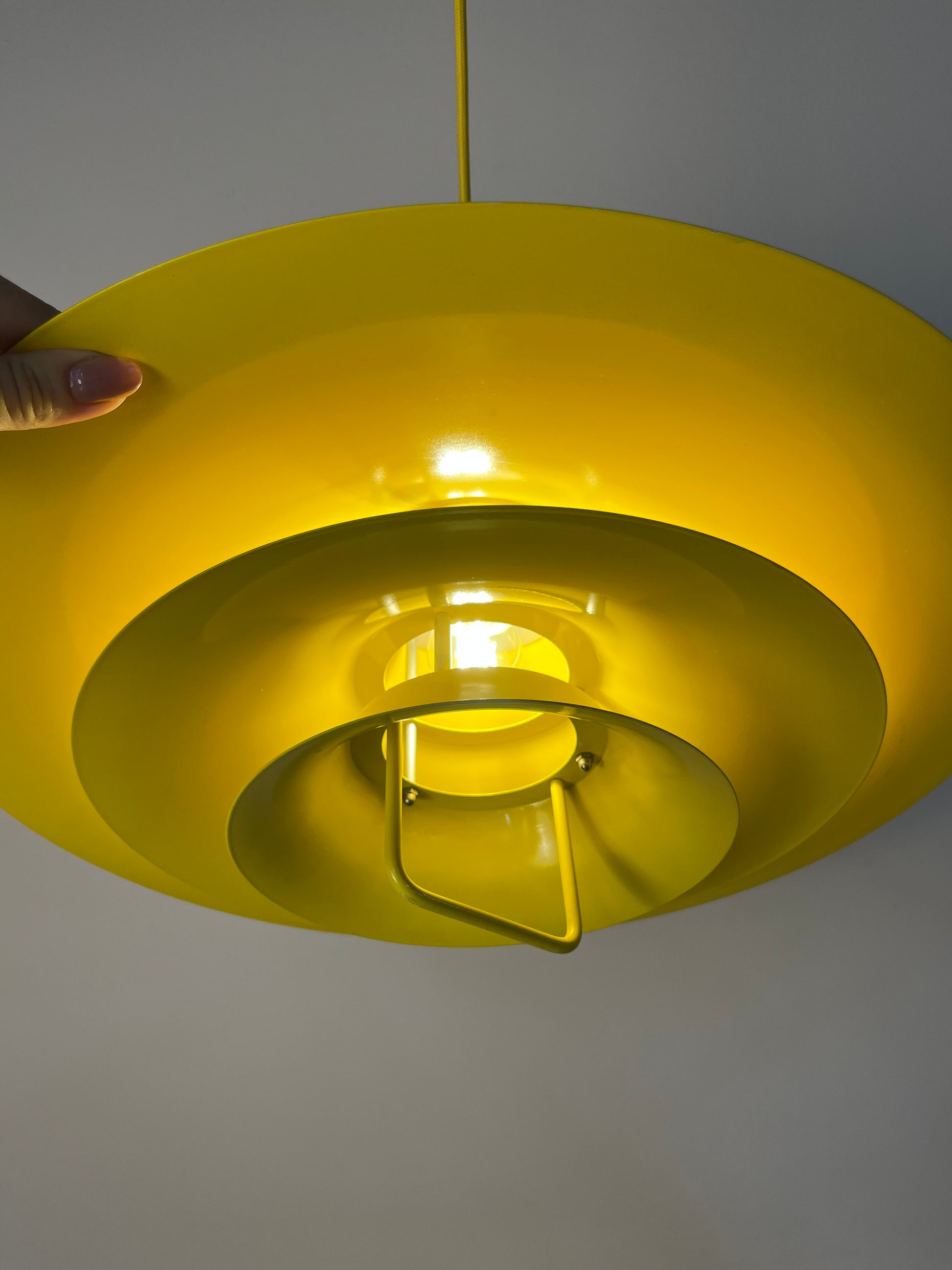 Lamellenlampe neu lackiert gelb aus Dänemark