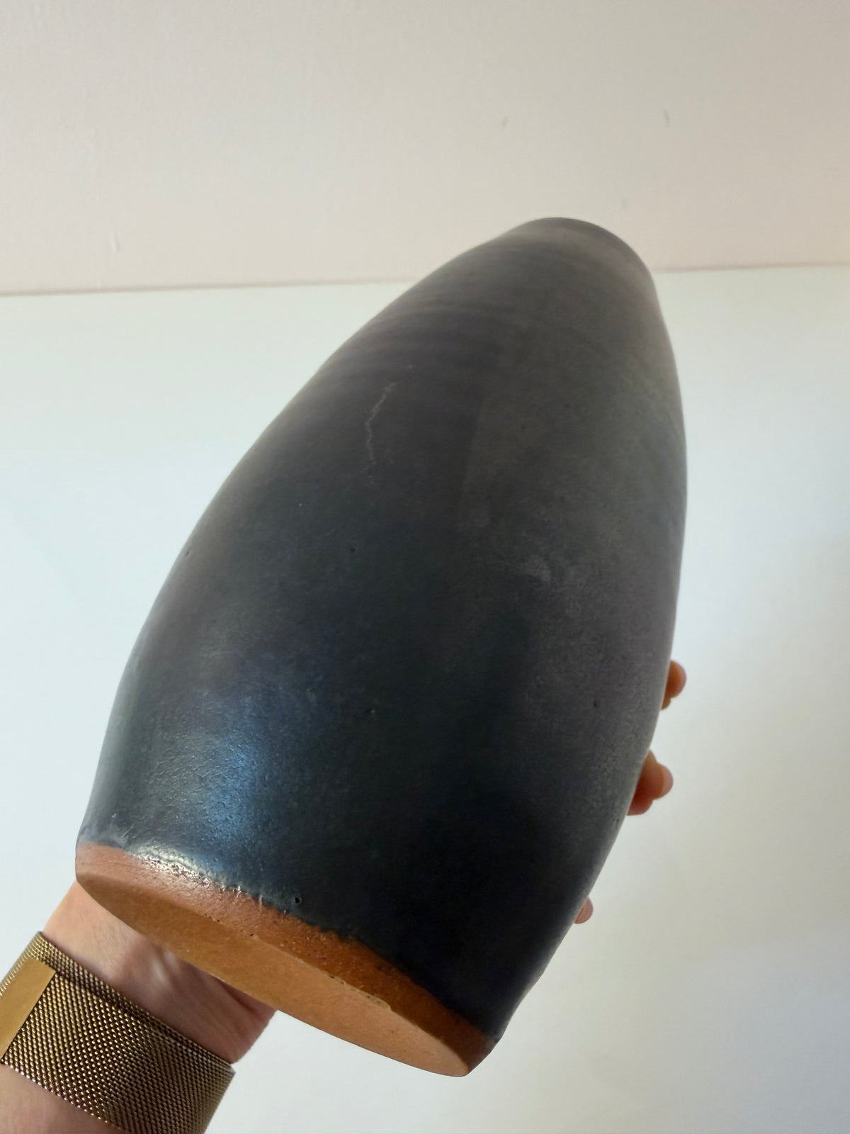 Vase anthrazit mit Eisenglasur