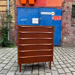 Kommode Teak mit geschwungenen Griffen